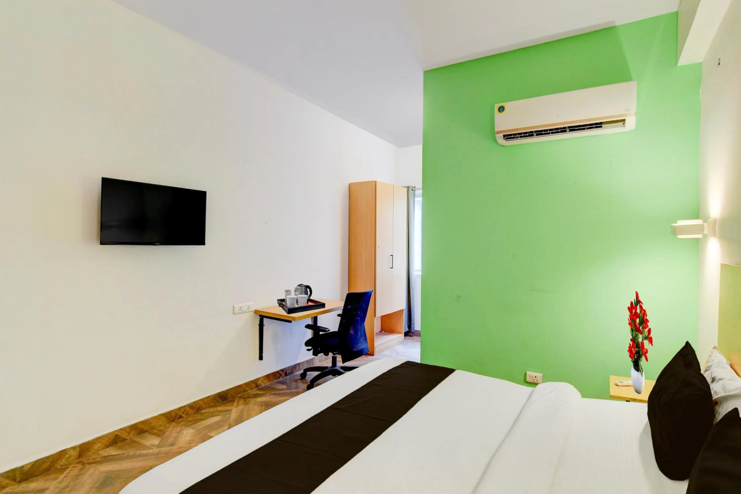 Bedroom, Bed in Super Townhouse SR Nagar Metro Station Hyderabad