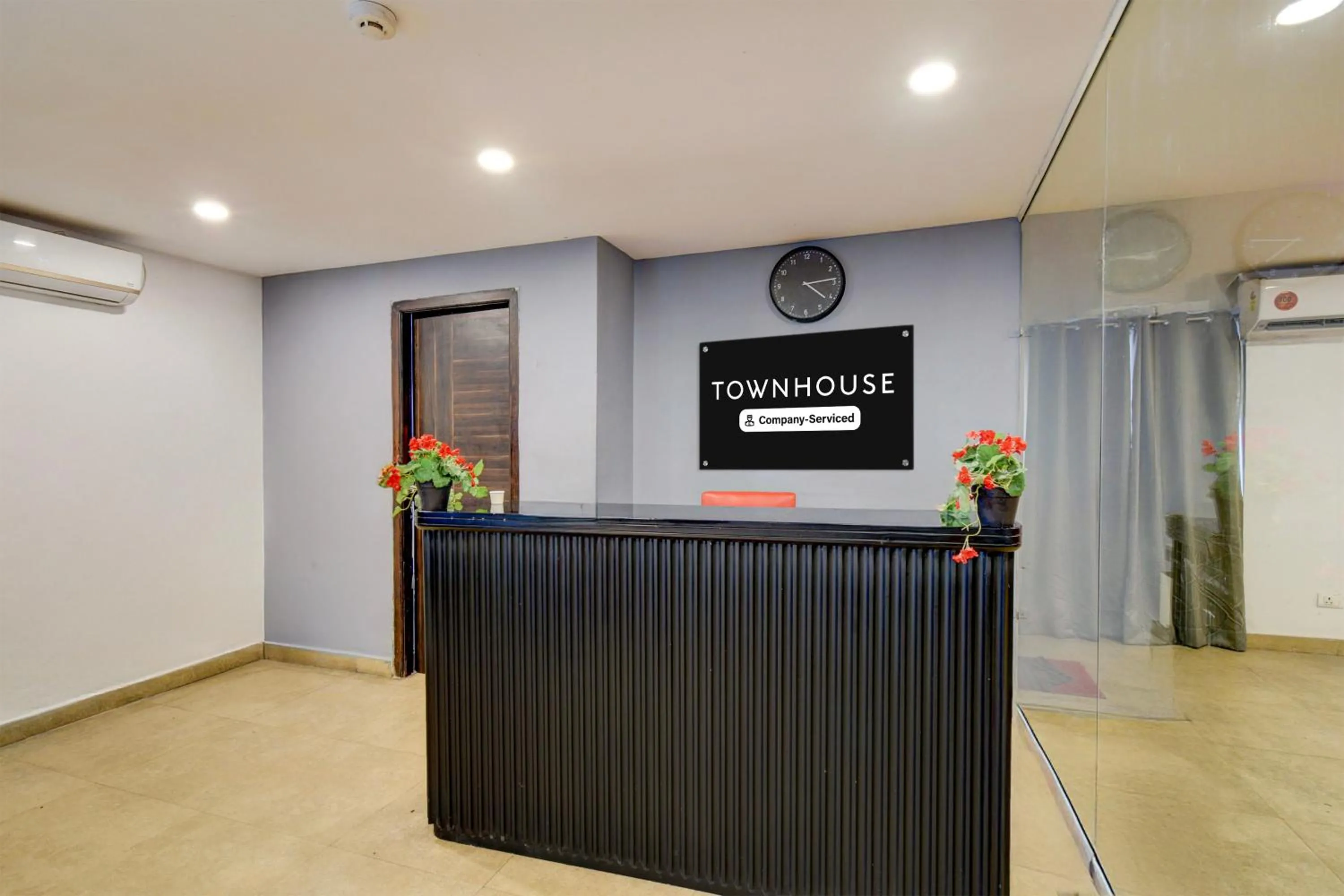 Lobby or reception in Super Townhouse SR Nagar Metro Station Hyderabad
