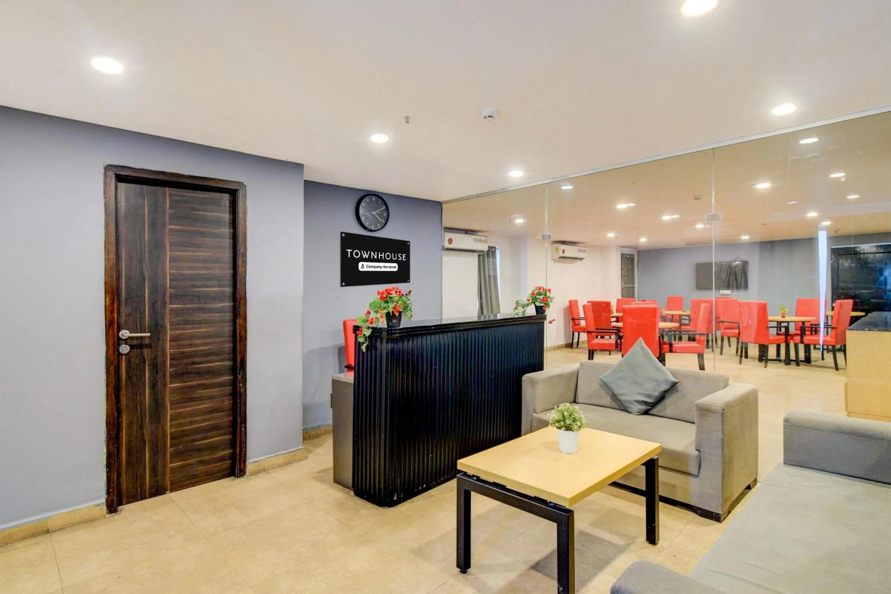 Lobby or reception in Super Townhouse SR Nagar Metro Station Hyderabad