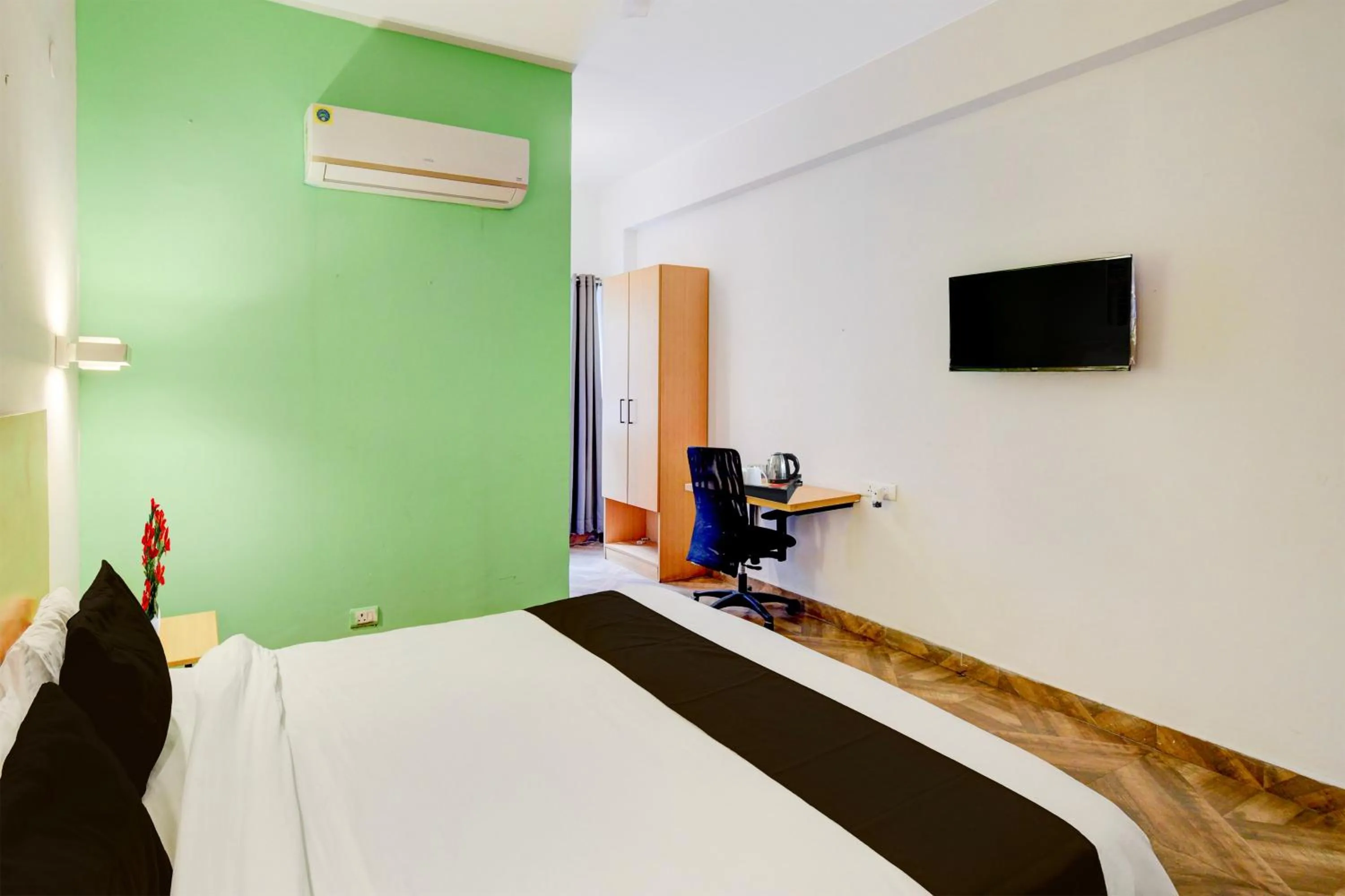 Bedroom, Bed in Super Townhouse SR Nagar Metro Station Hyderabad