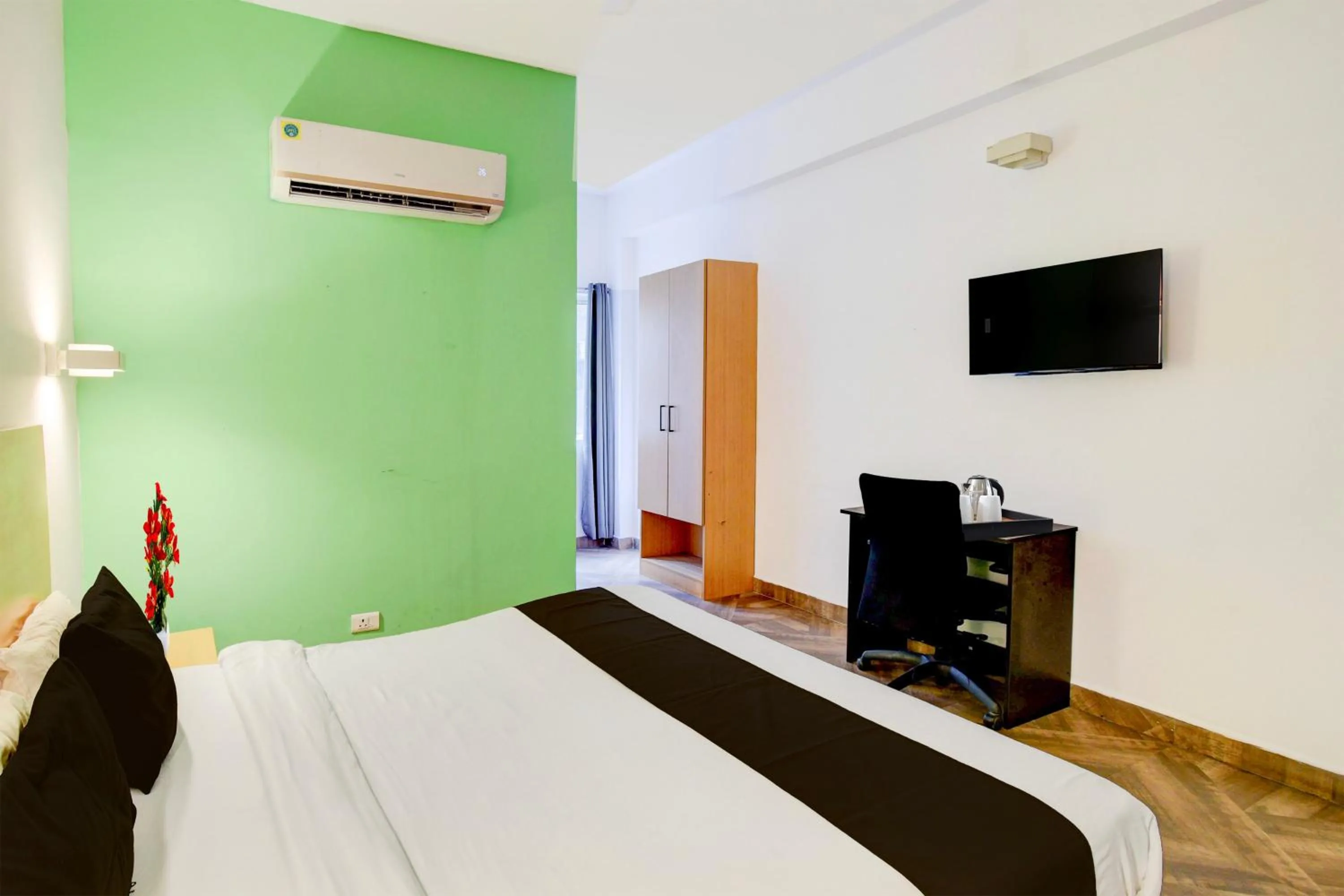 Bedroom, Bed in Super Townhouse SR Nagar Metro Station Hyderabad