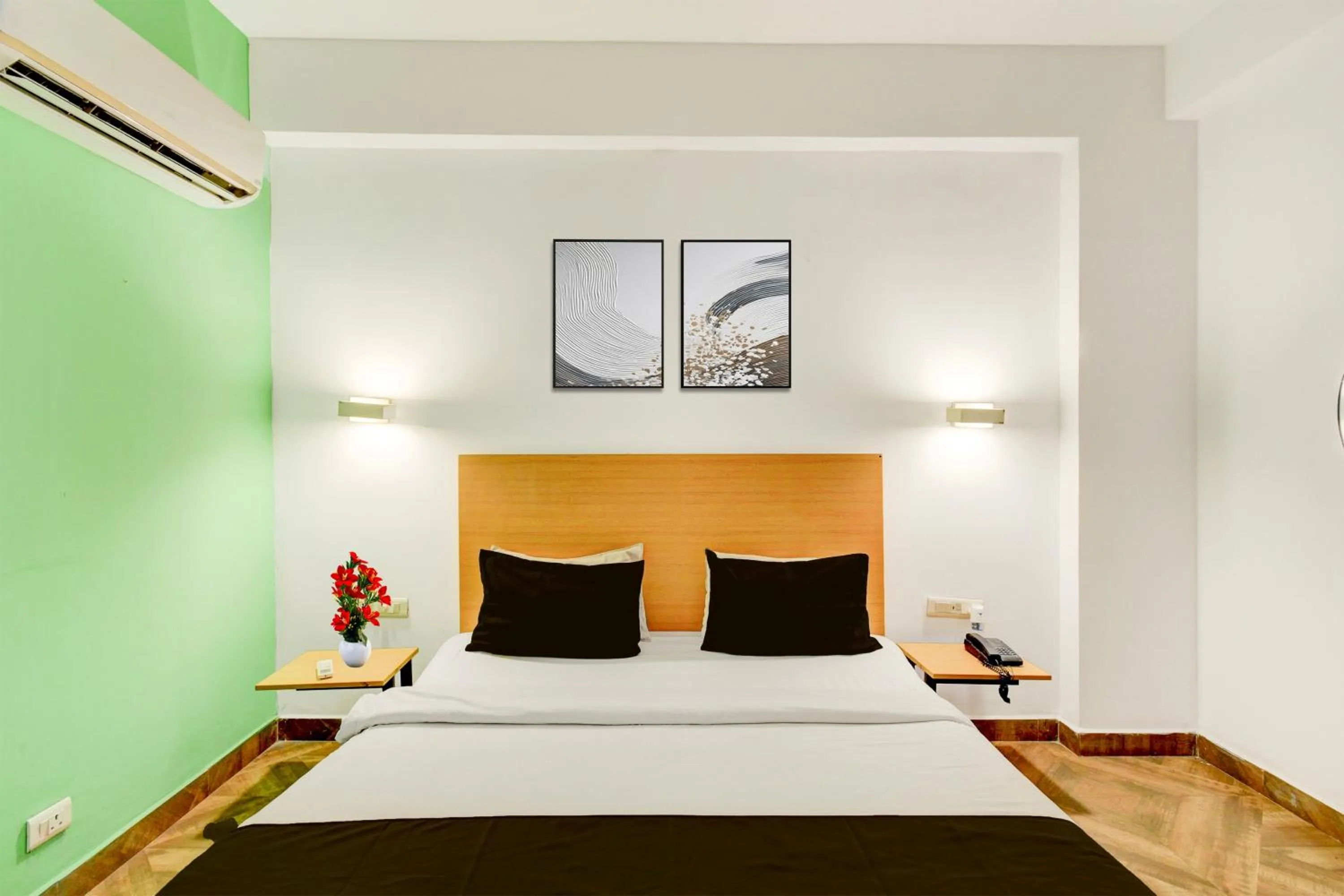 Bedroom, Bed in Super Townhouse SR Nagar Metro Station Hyderabad
