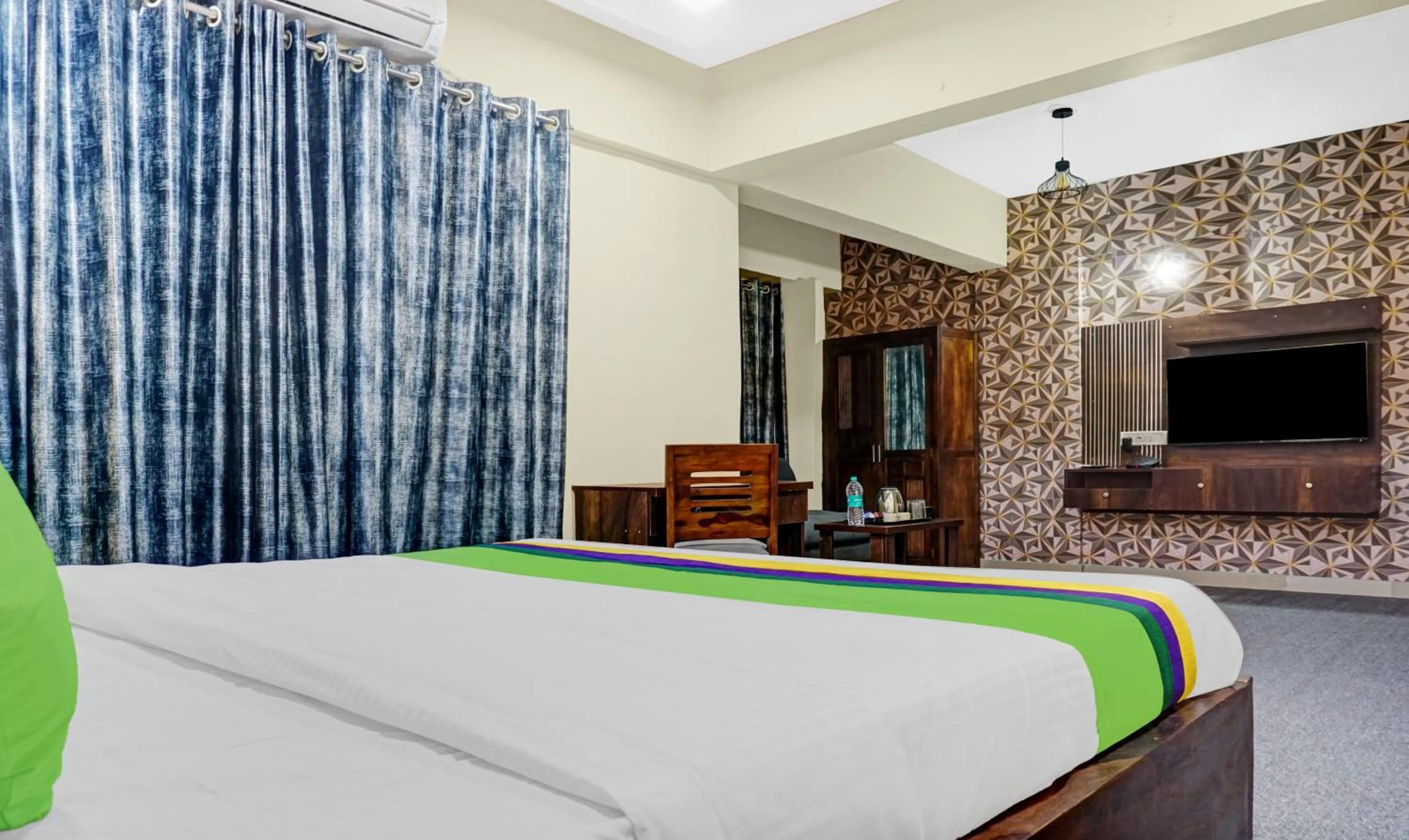 Bedroom, Bed in Treebo Tulip