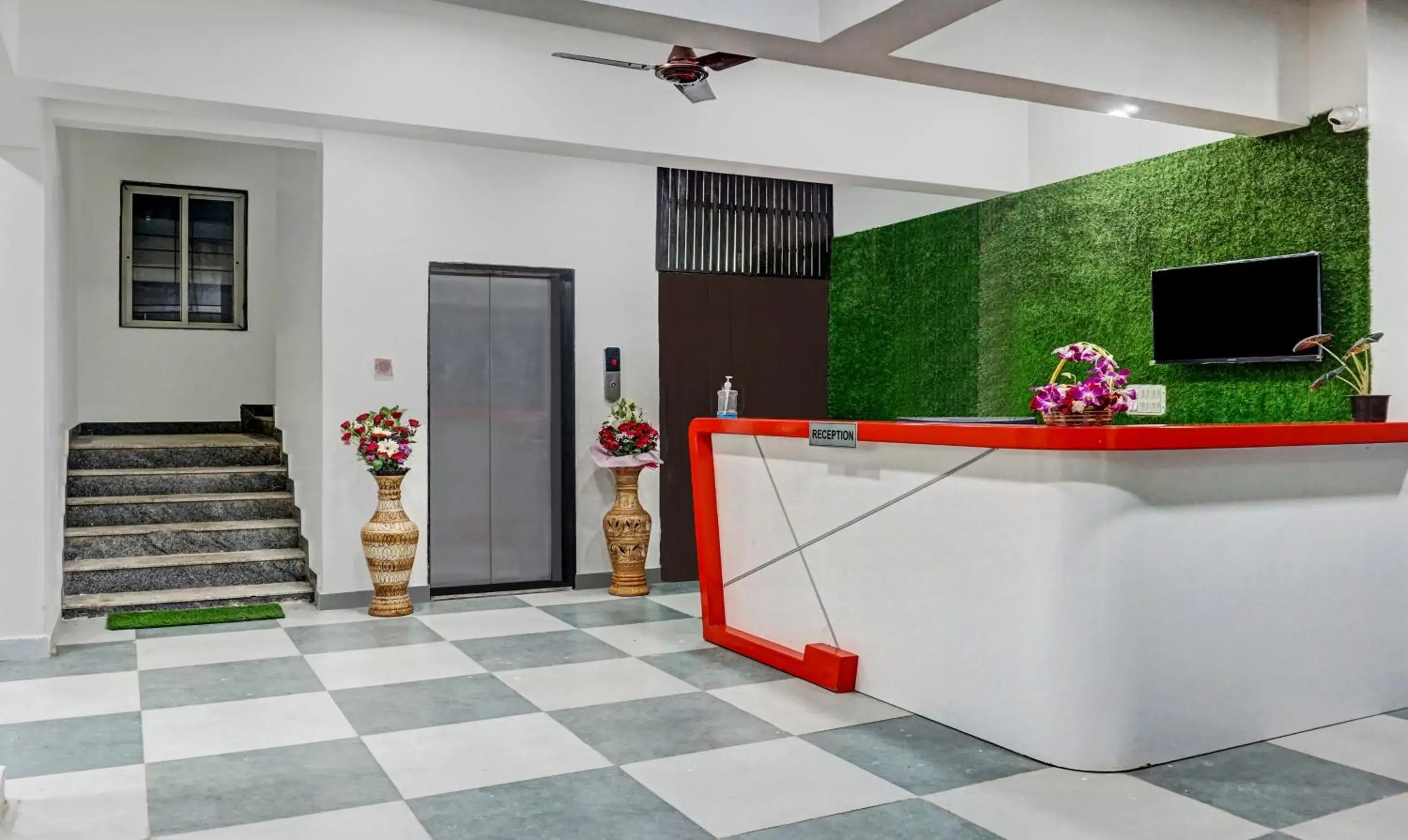Lobby or reception in Treebo Tulip Lobby or reception in Treebo Tulip