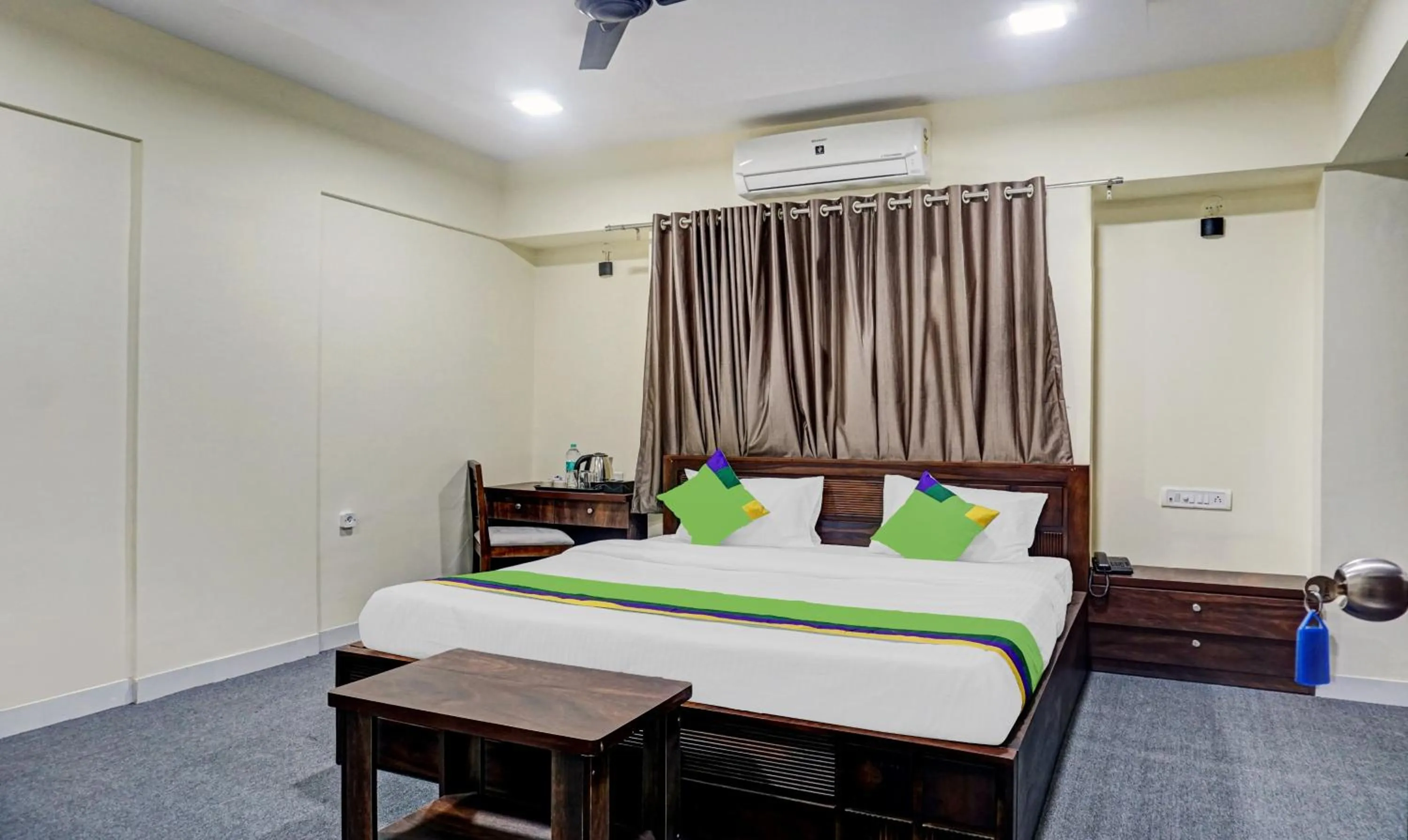 Bedroom, Bed in Treebo Tulip