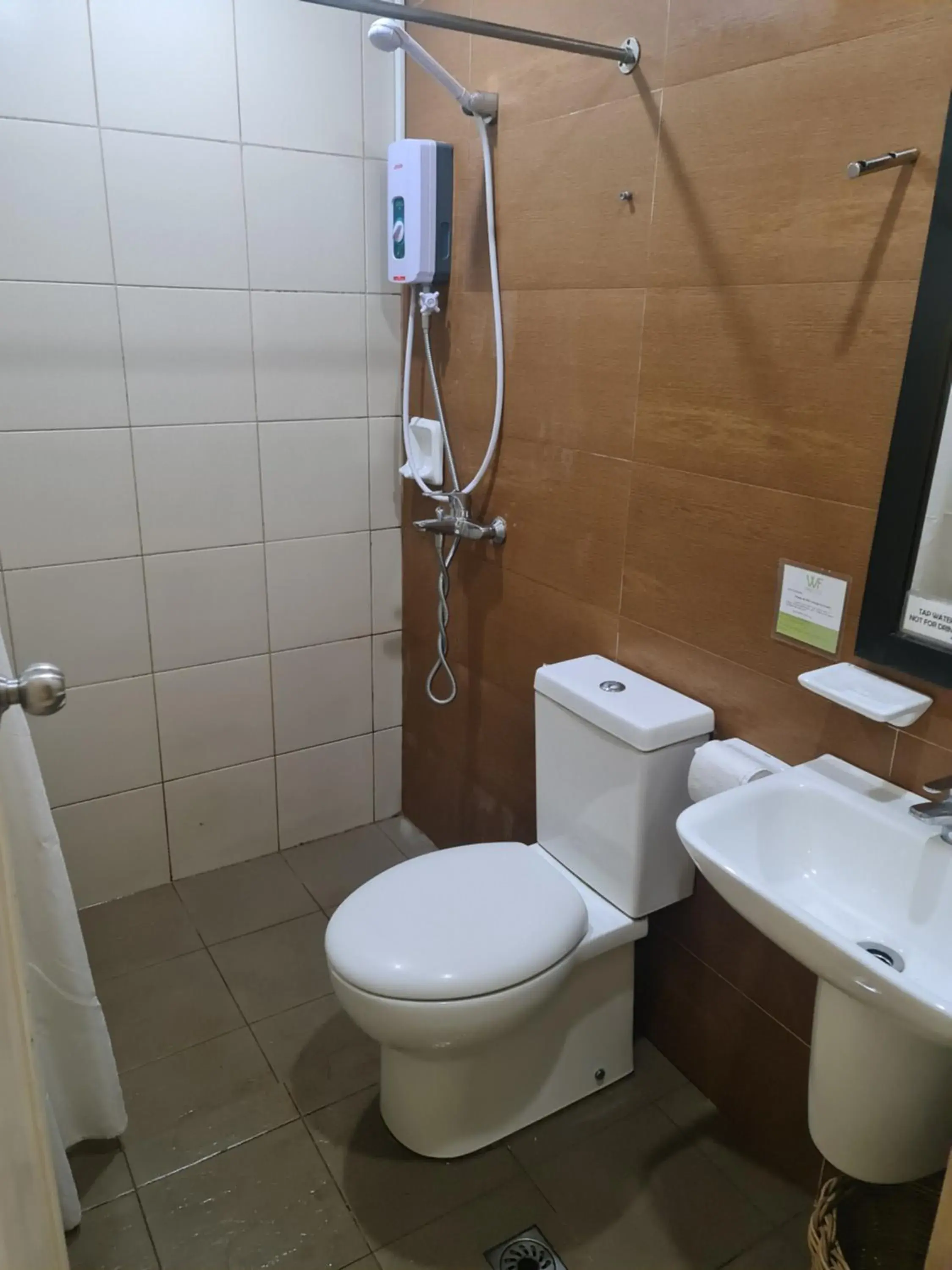 Twin Room with Private Bathroom in Coron town travellers inn Twin Room with Private Bathroom in Coron town travellers inn