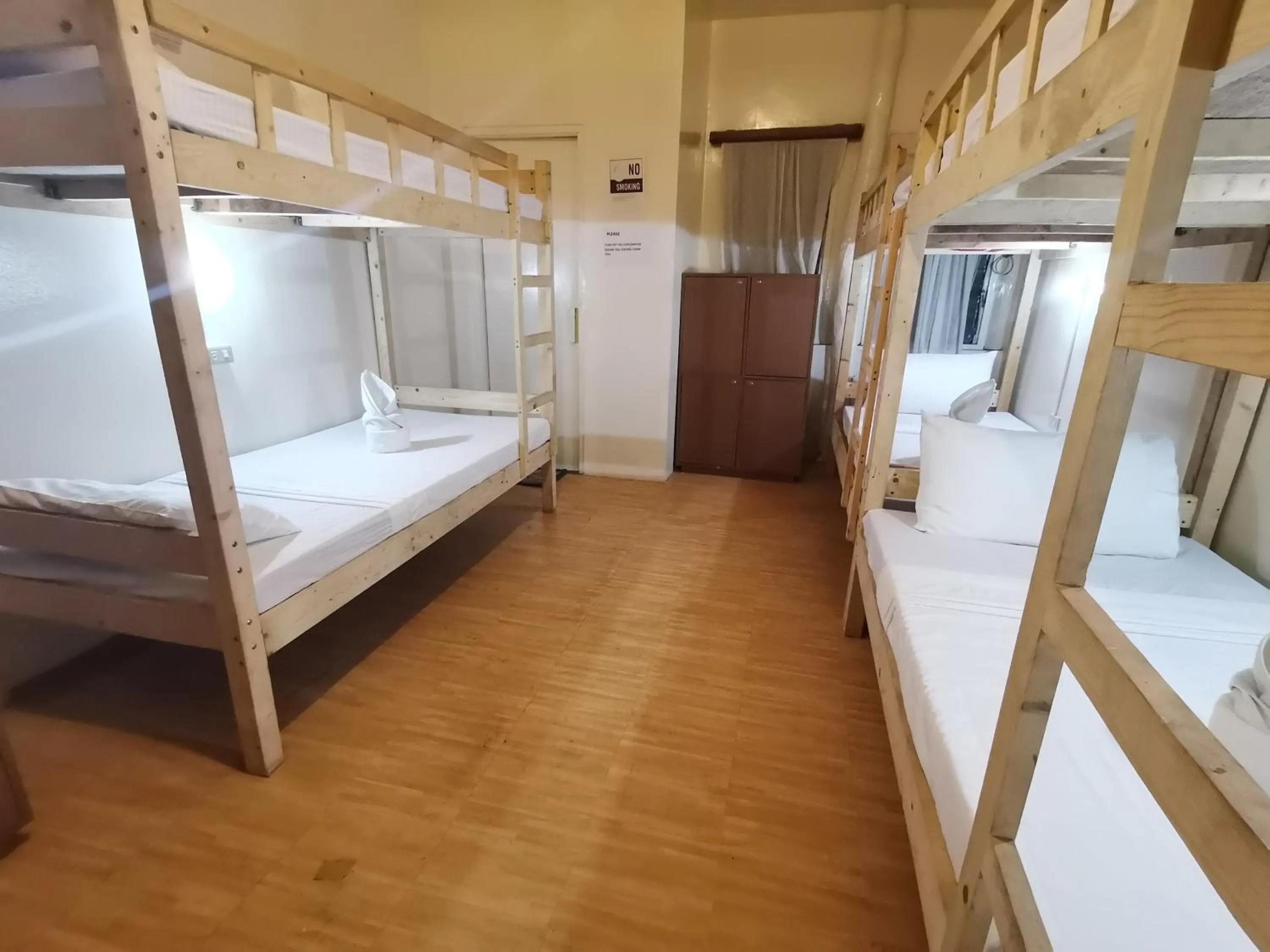 Bed in Coron town travellers inn