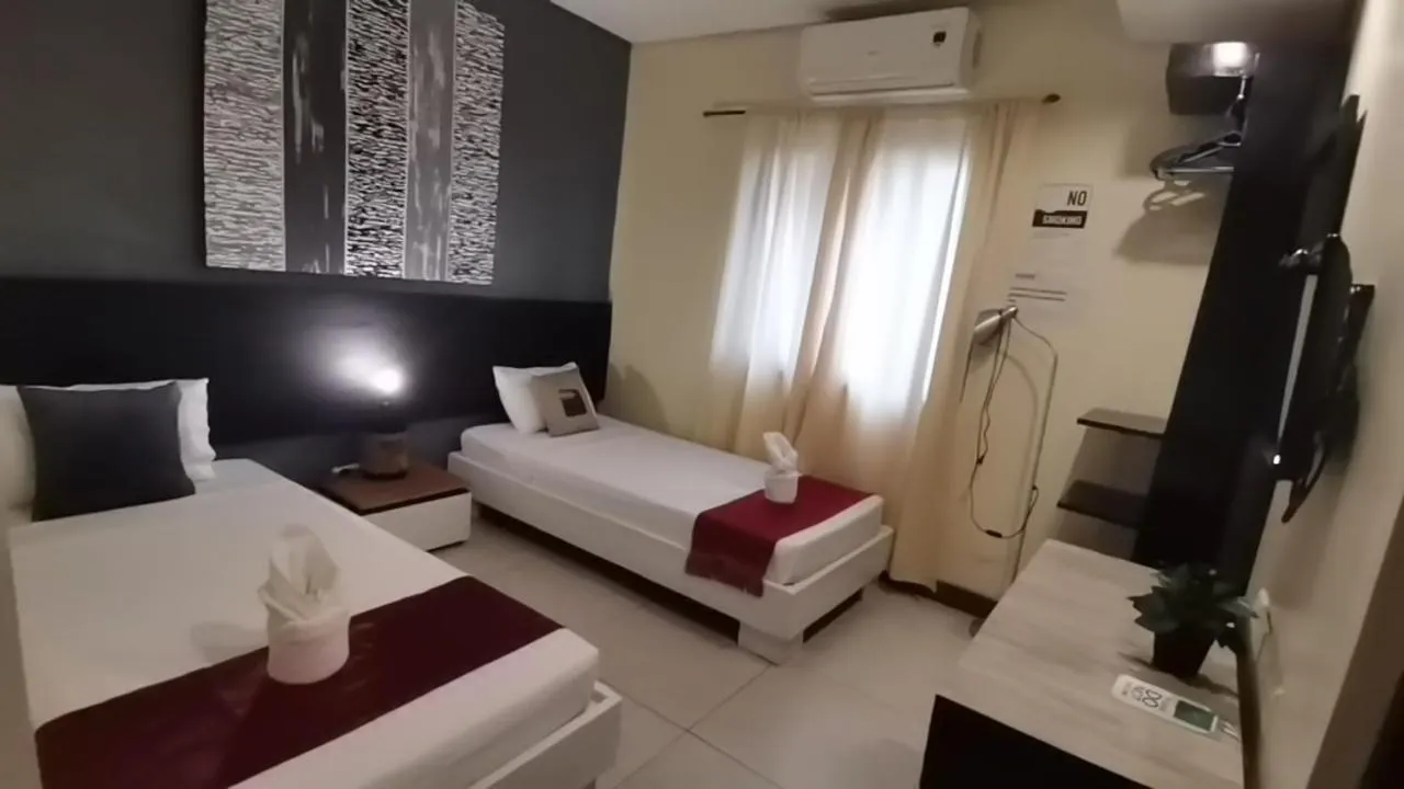 Bed in Coron town travellers inn