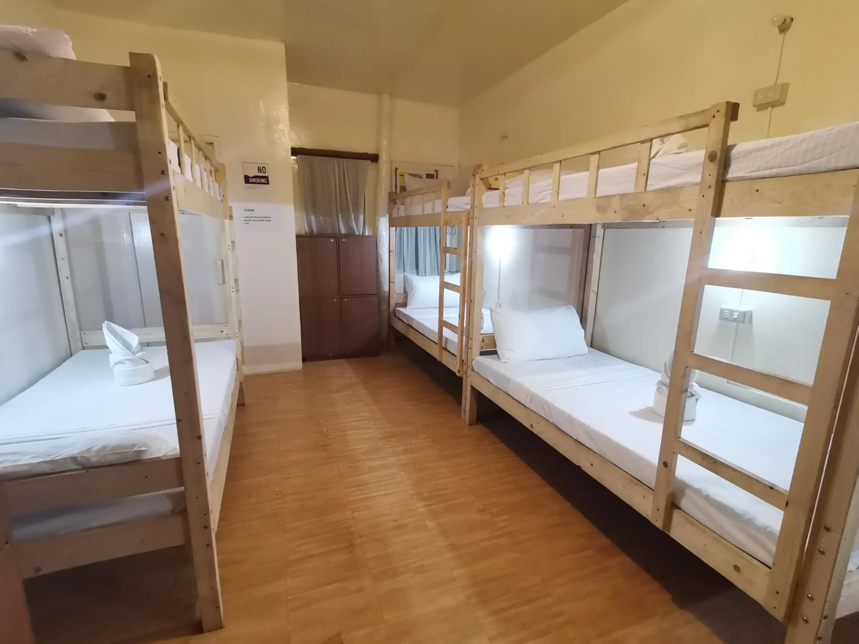 Bed in Coron town travellers inn