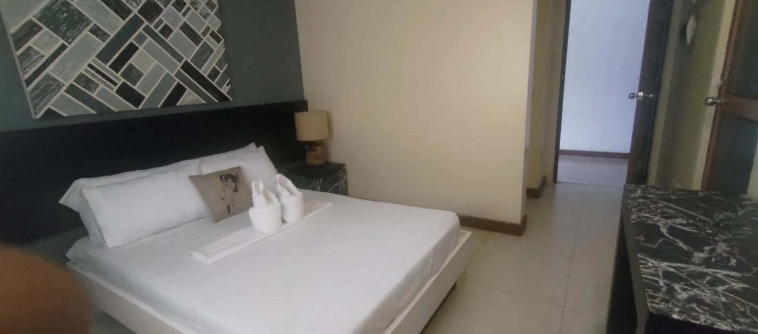 Photo of the whole room, Bed in Coron town travellers inn