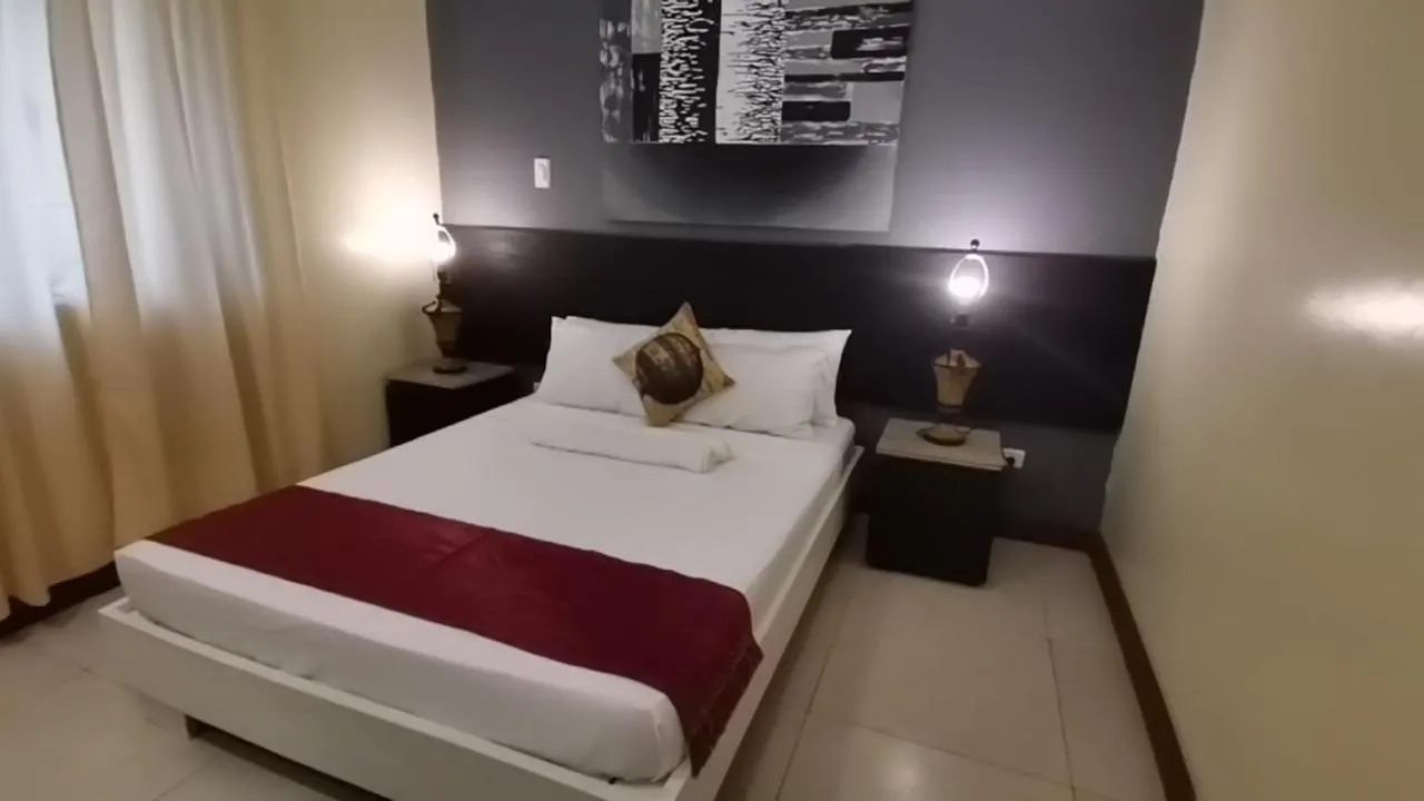 Bed in Coron town travellers inn