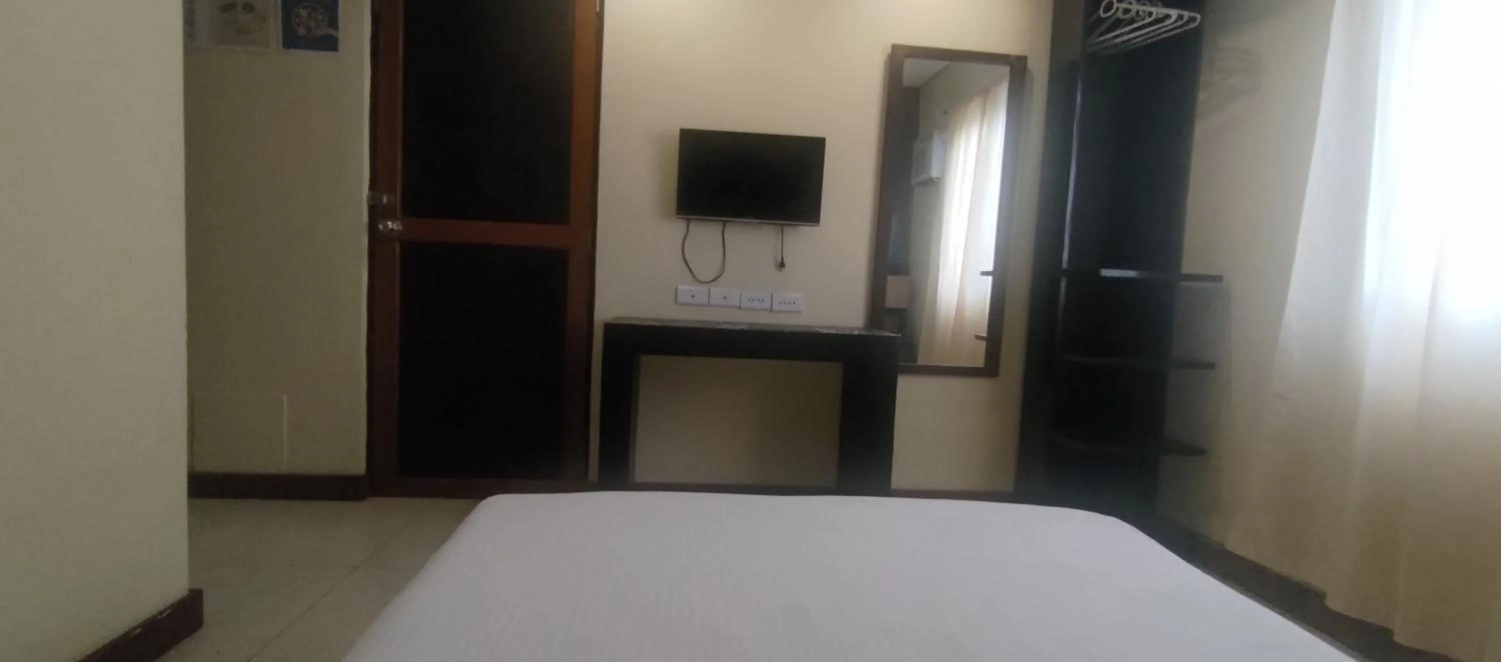 Bed in Coron town travellers inn