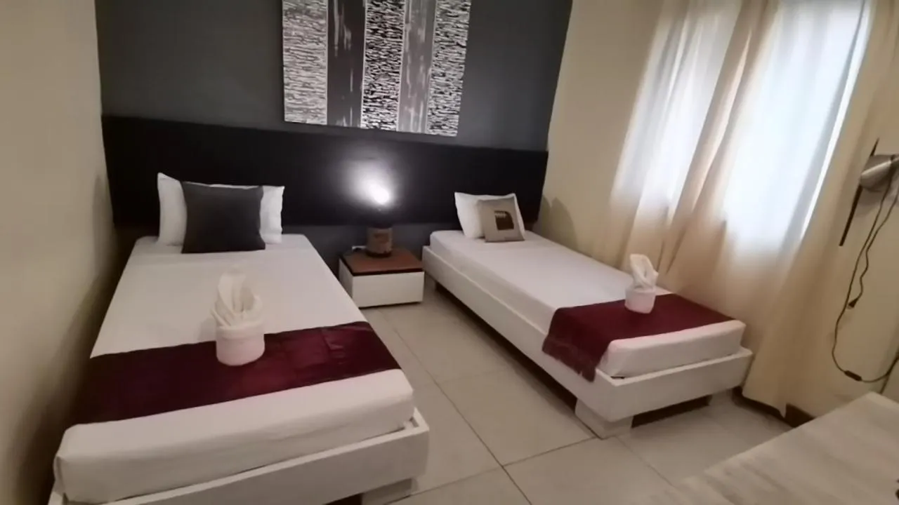 Bed in Coron town travellers inn