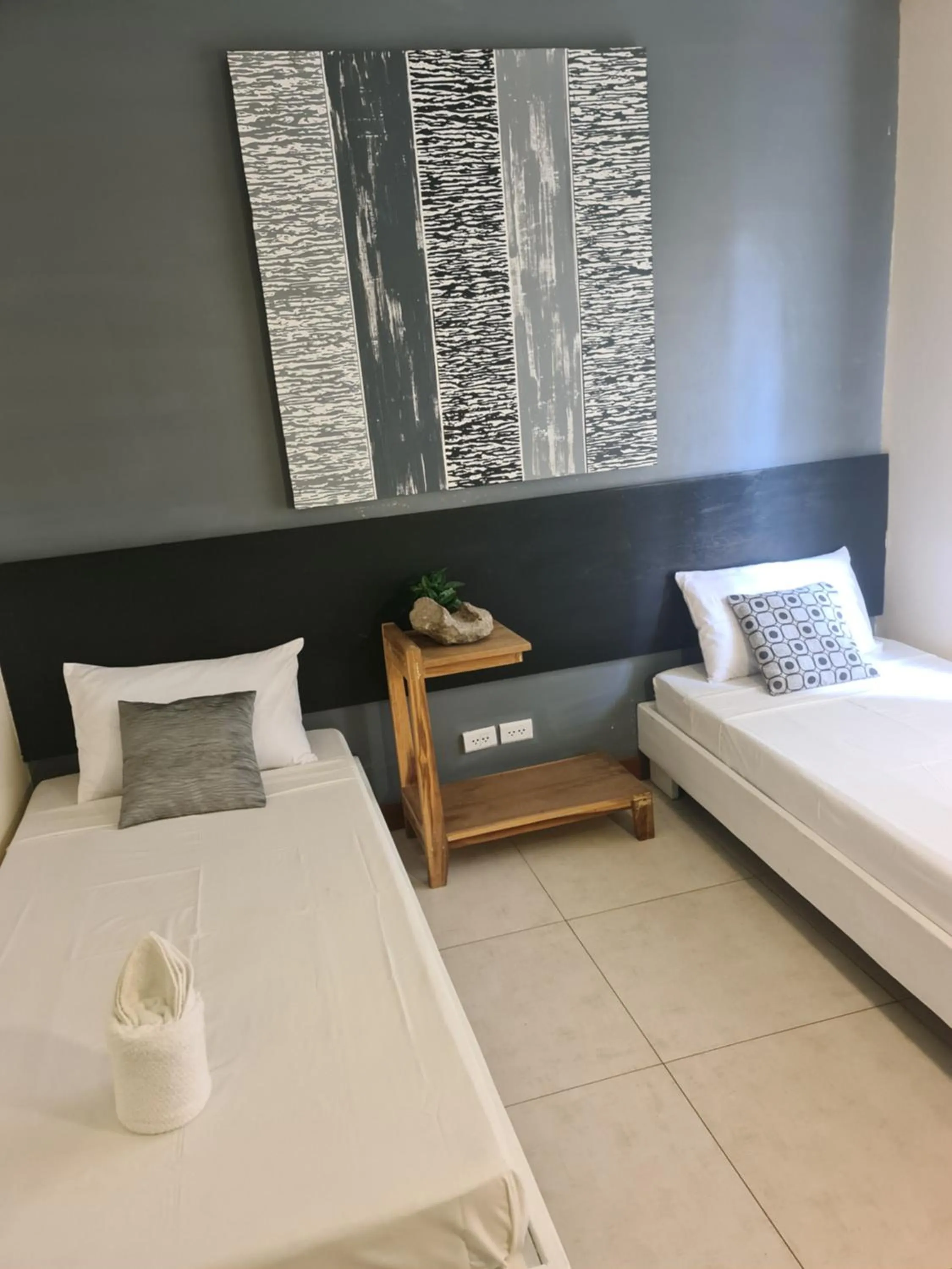 Bed in Coron town travellers inn