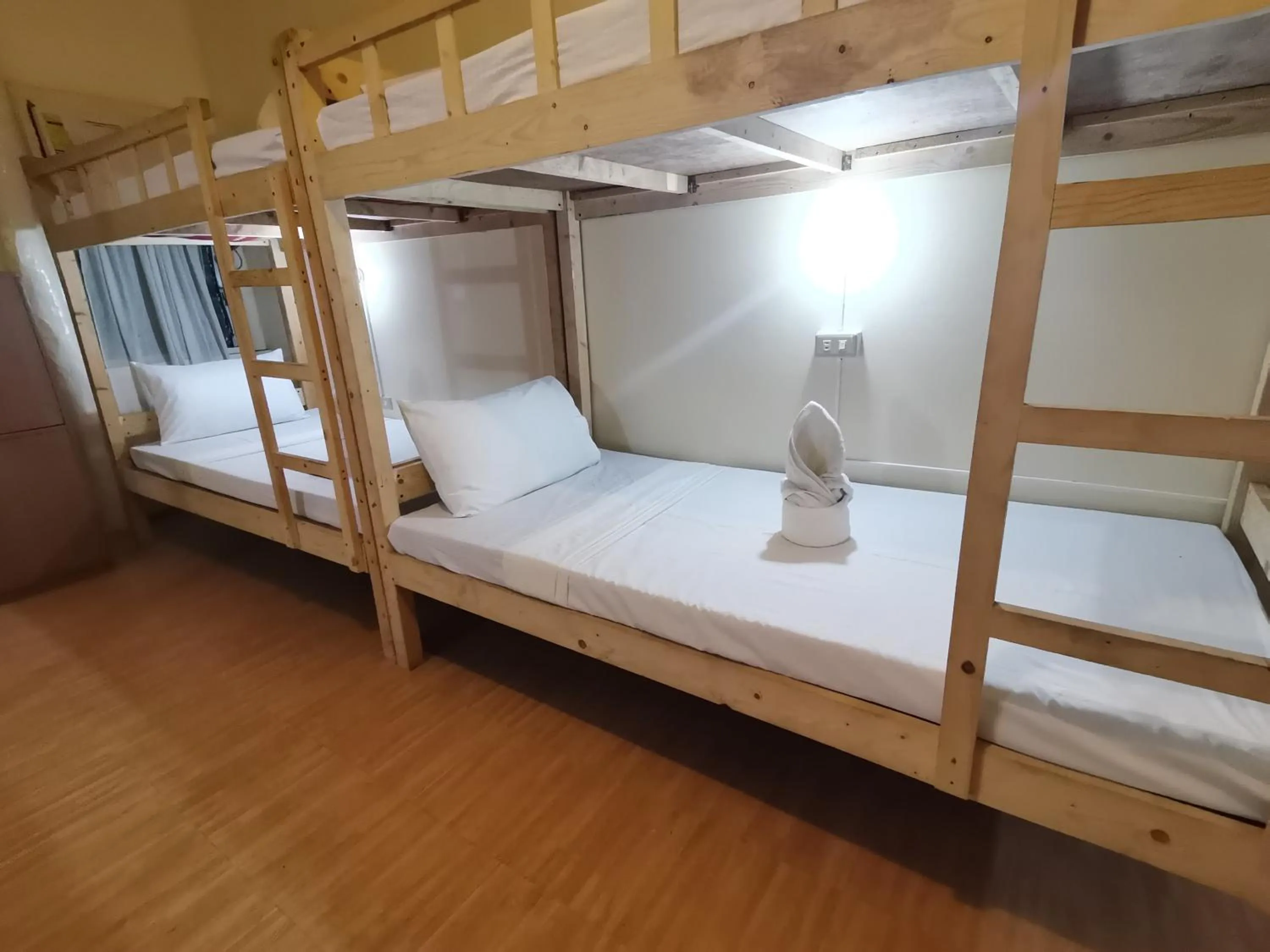 Bed in Coron town travellers inn