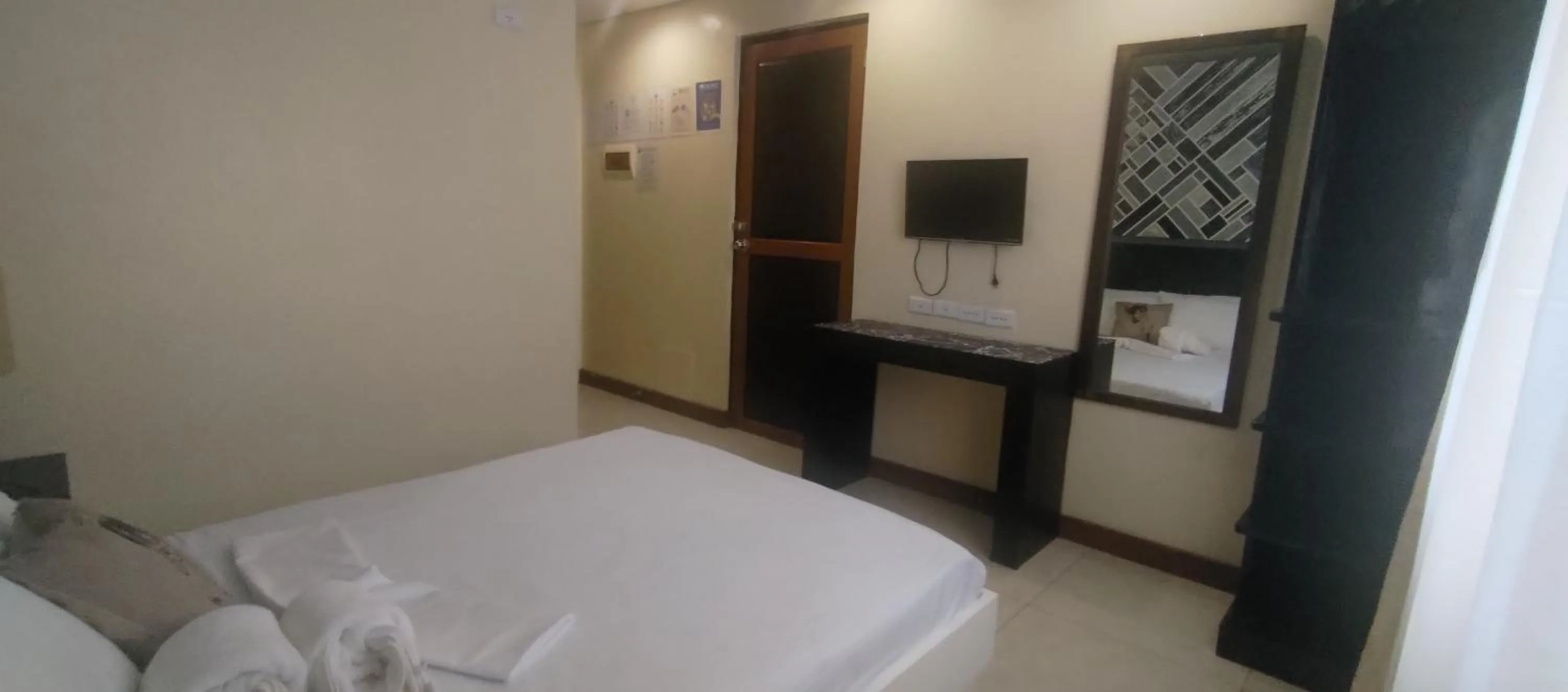 Bed in Coron town travellers inn