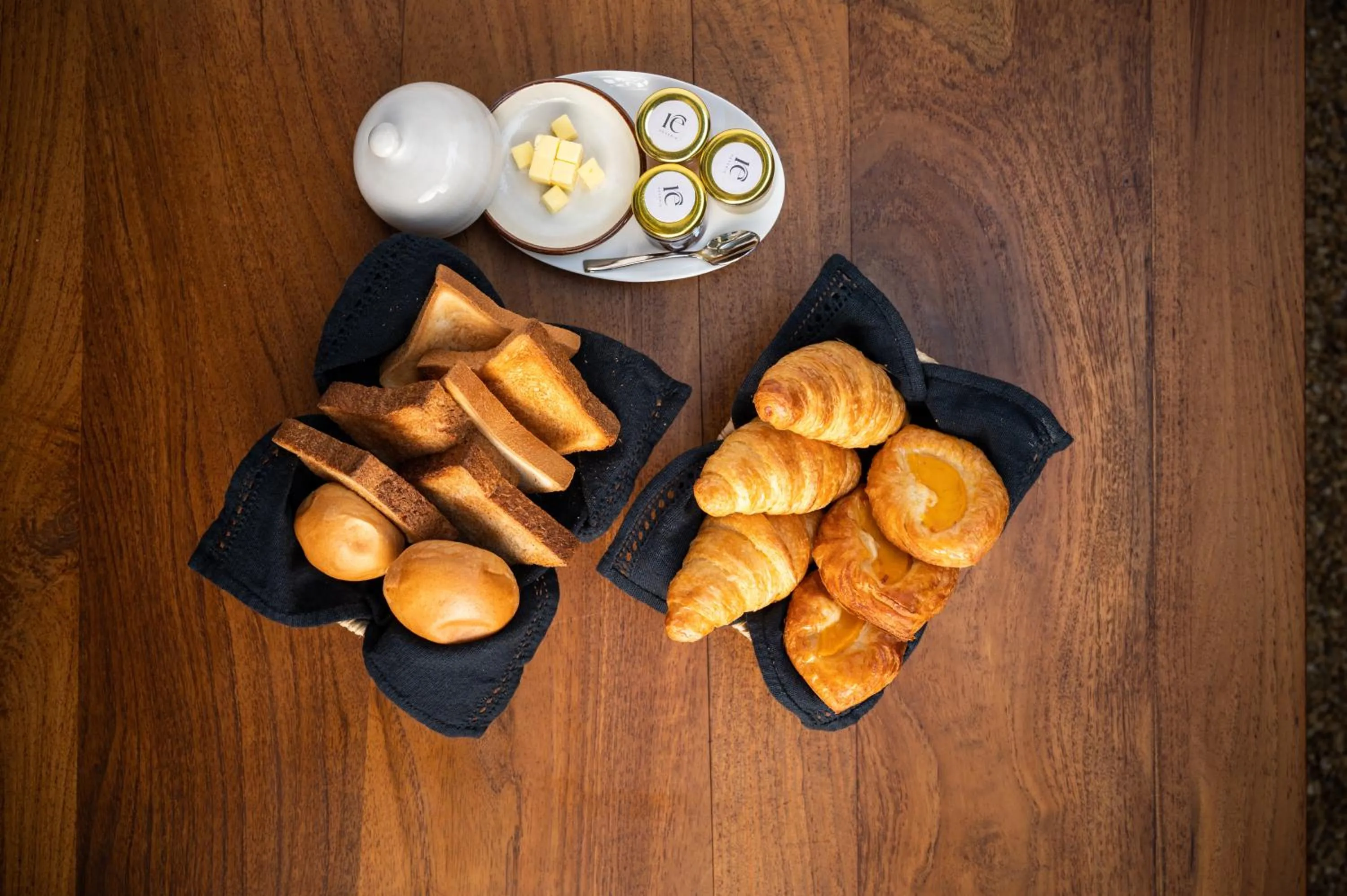 Restaurant/places to eat in Ahu Bay