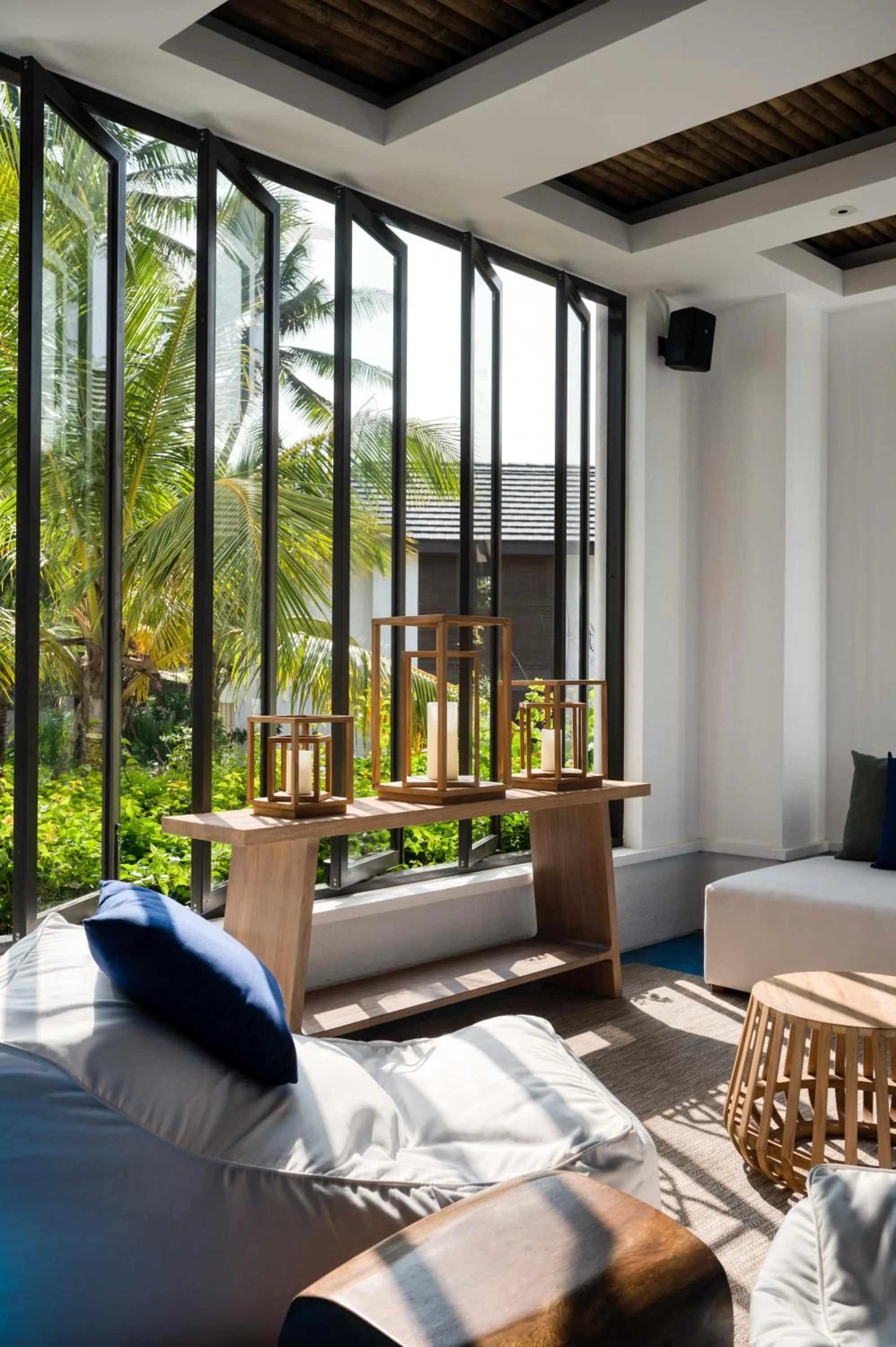 Seating area in Ahu Bay