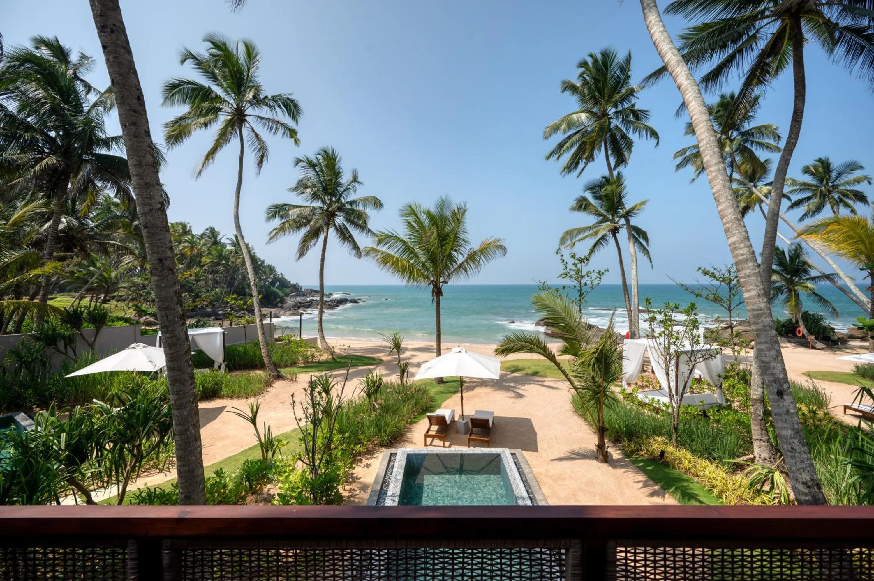 Pool view in Ahu Bay