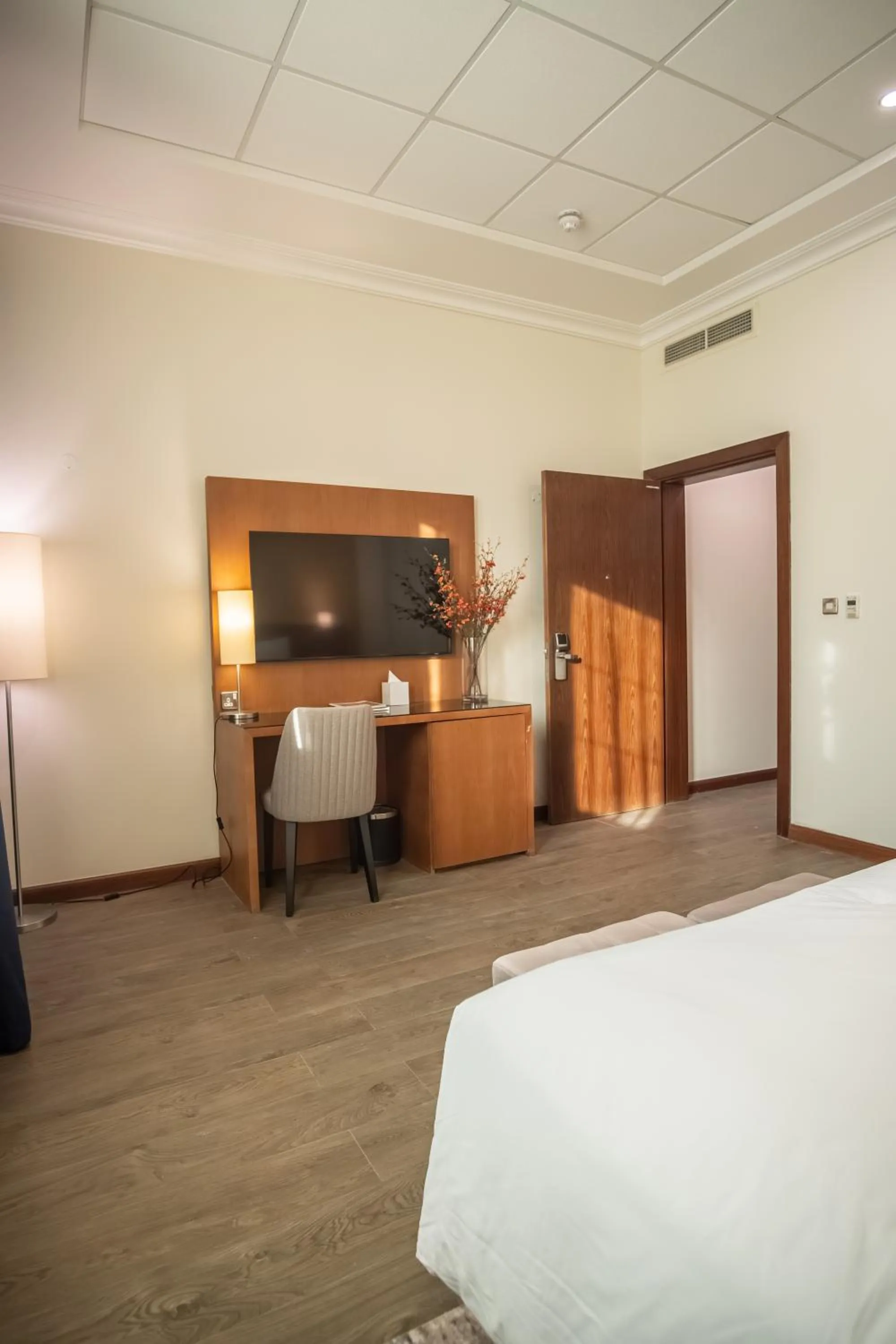 hair dresser, Bed in La Maison Hotel Doha