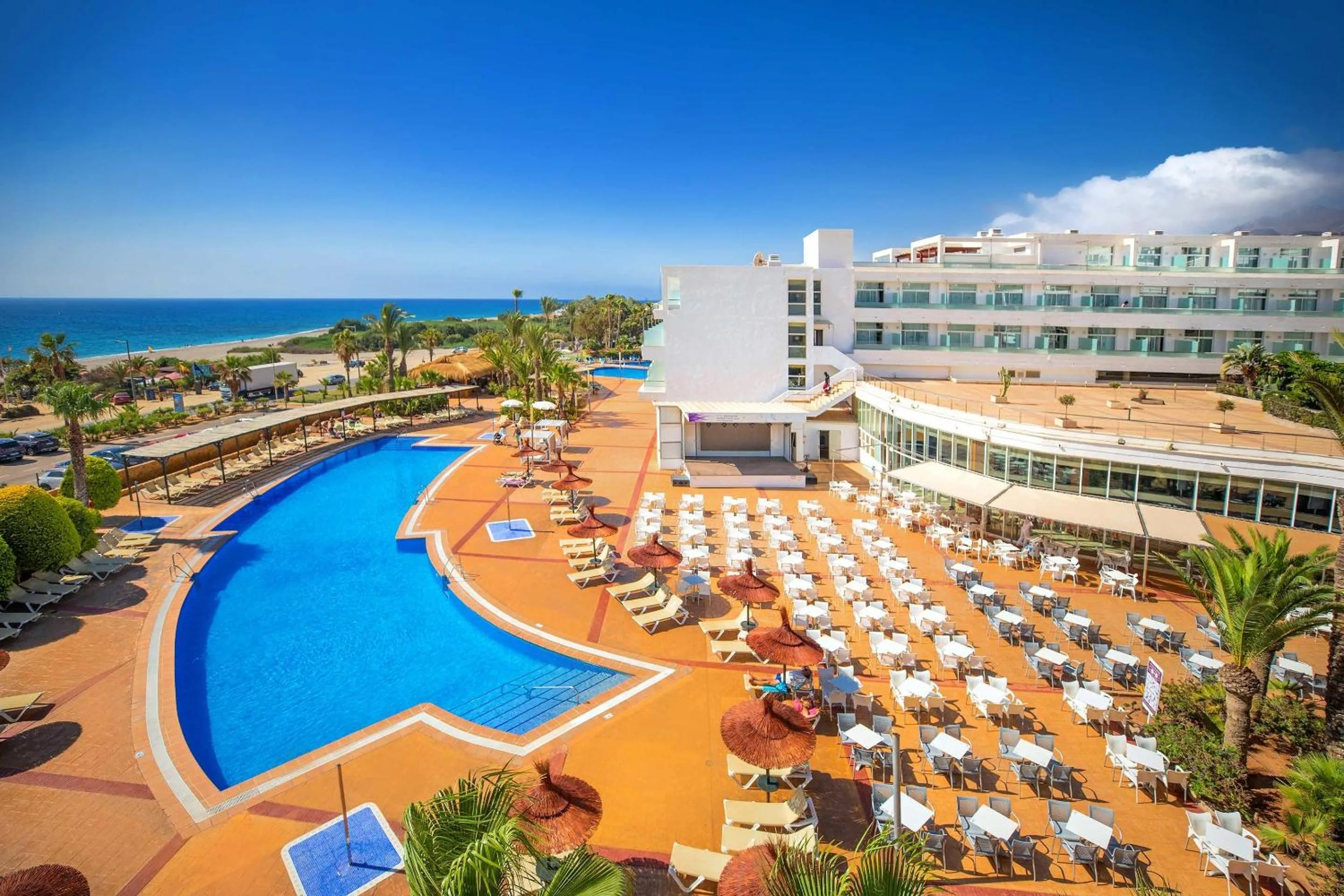 Swimming pool in Hotel Servigroup Marina Playa