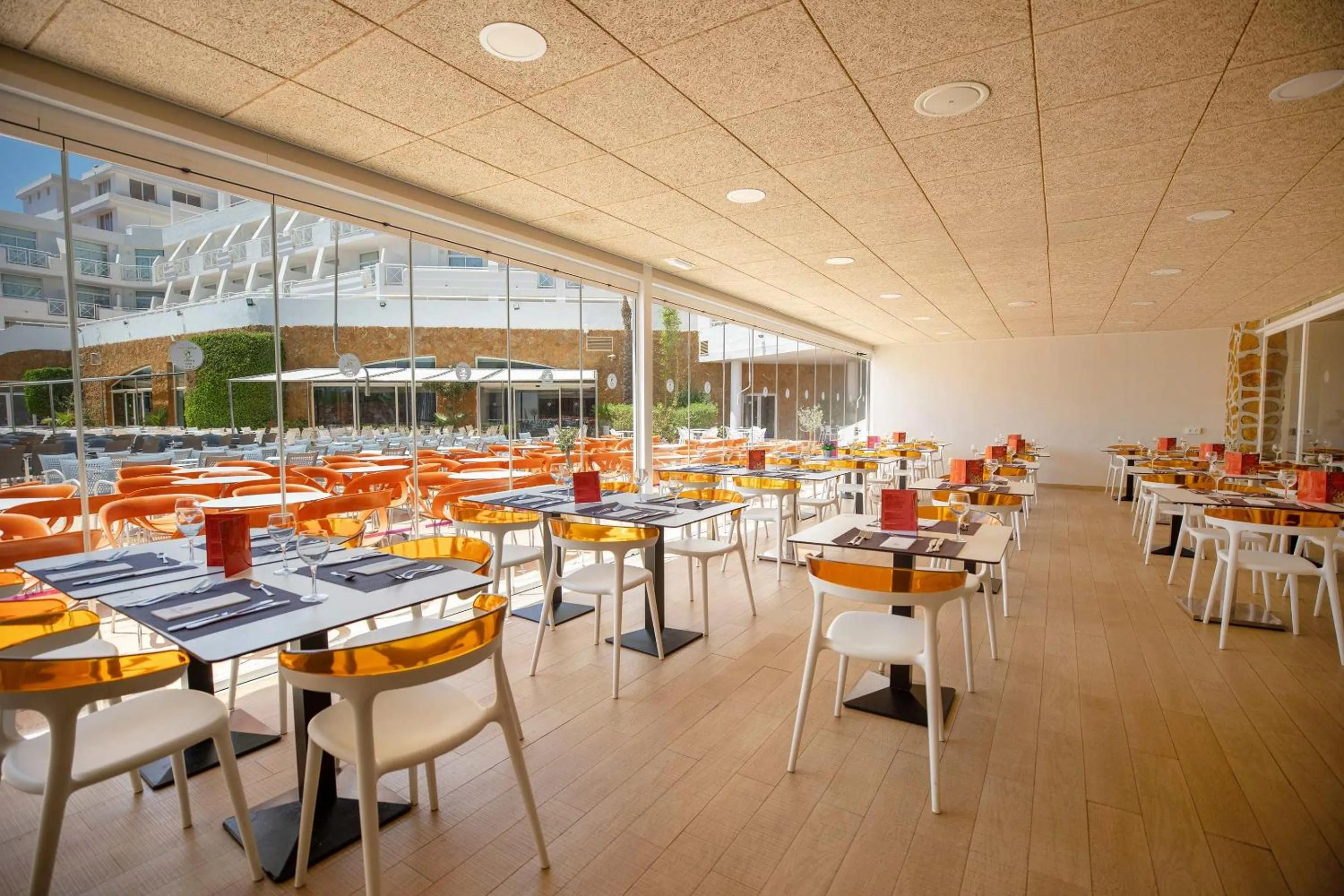 Restaurant/places to eat in Hotel Servigroup Marina Mar