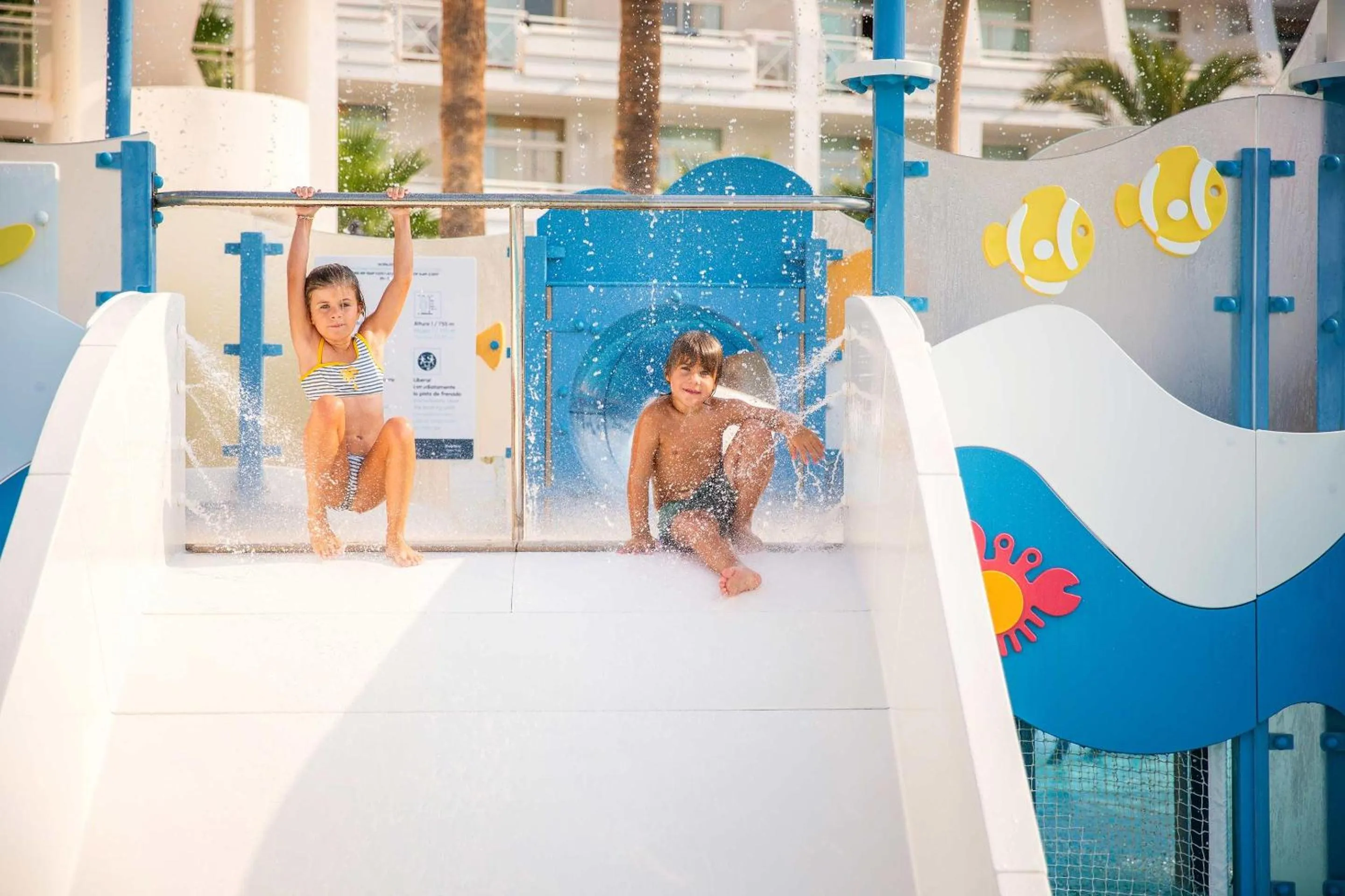 Swimming pool in Hotel Servigroup Marina Mar