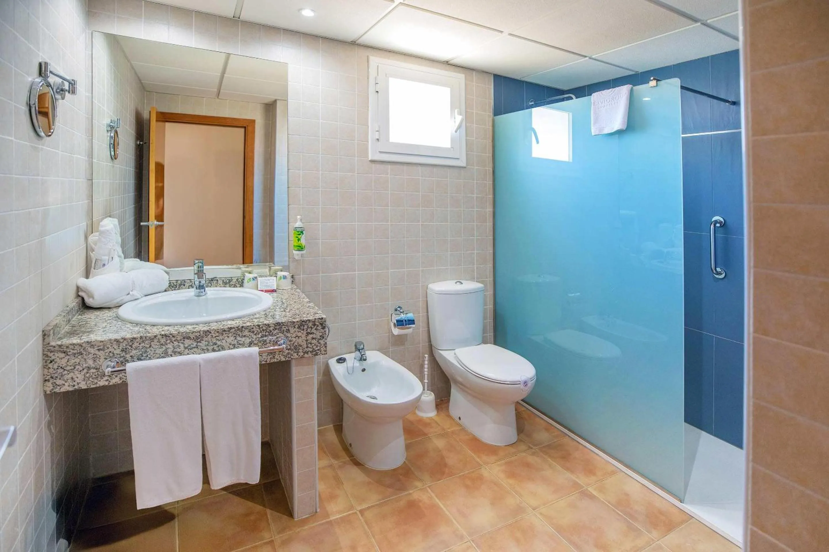 Shower in Hotel Servigroup Marina Mar