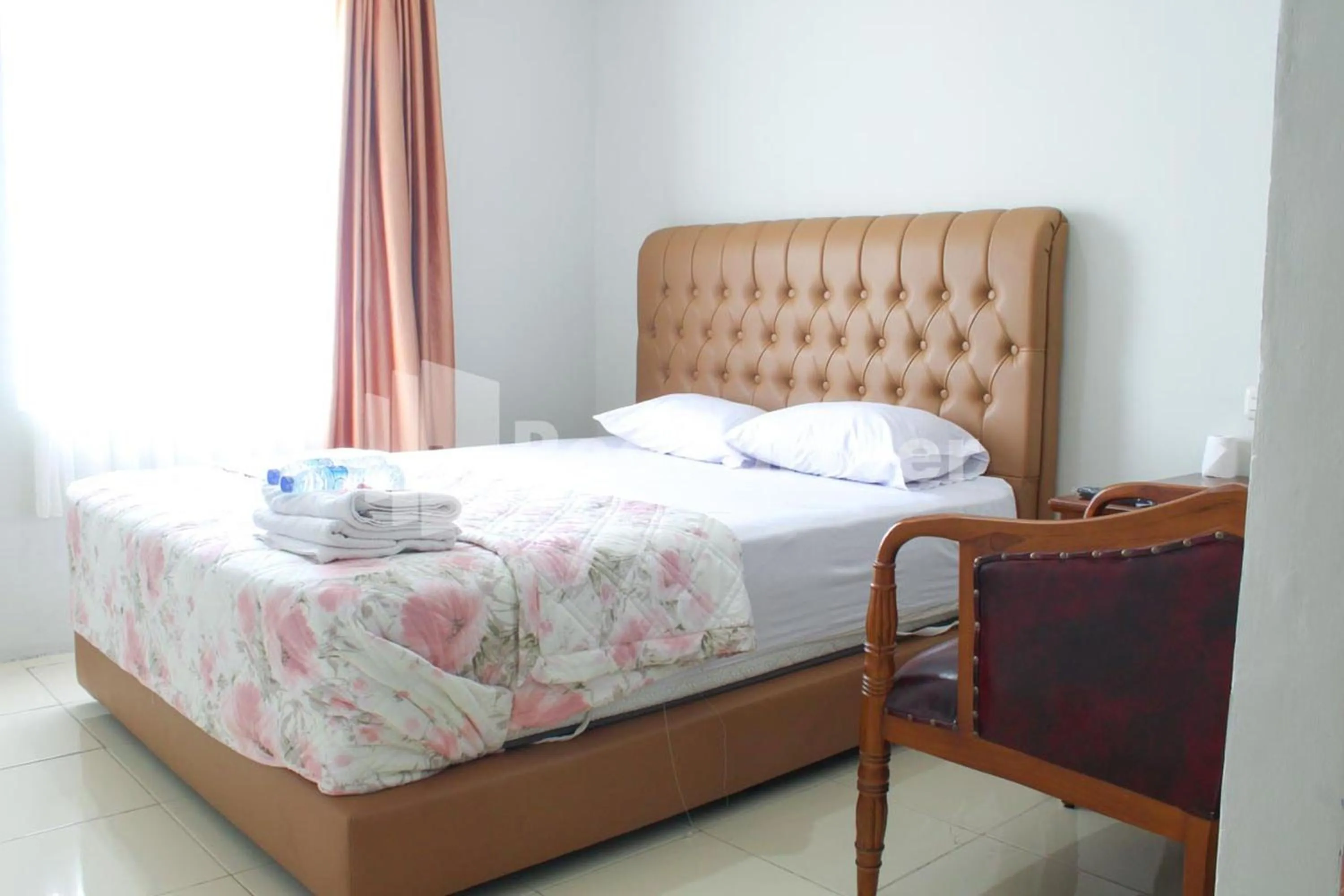 Bedroom, Bed in Brahma Hotel Mitra RedDoorz