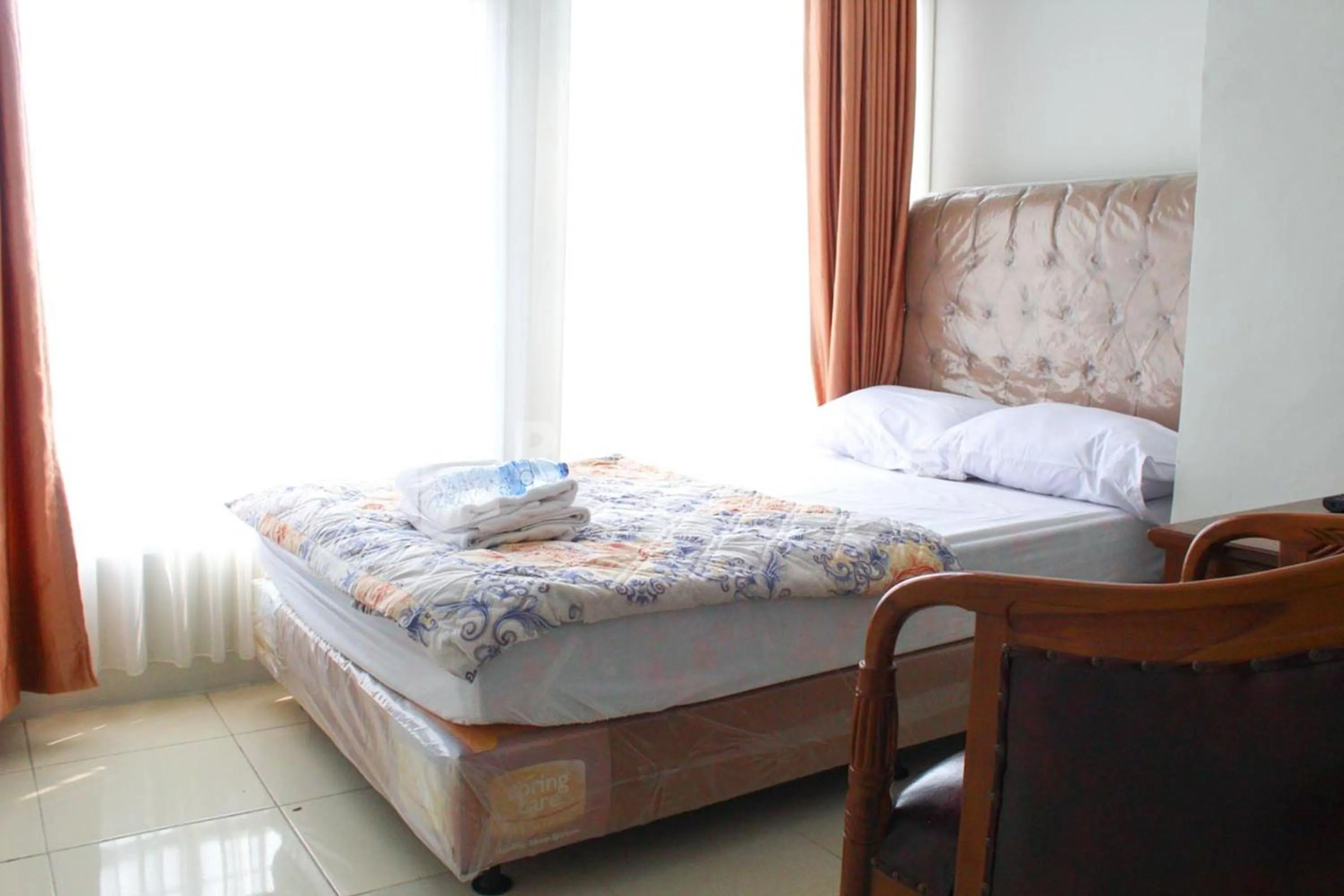 Bedroom, Bed in Brahma Hotel Mitra RedDoorz