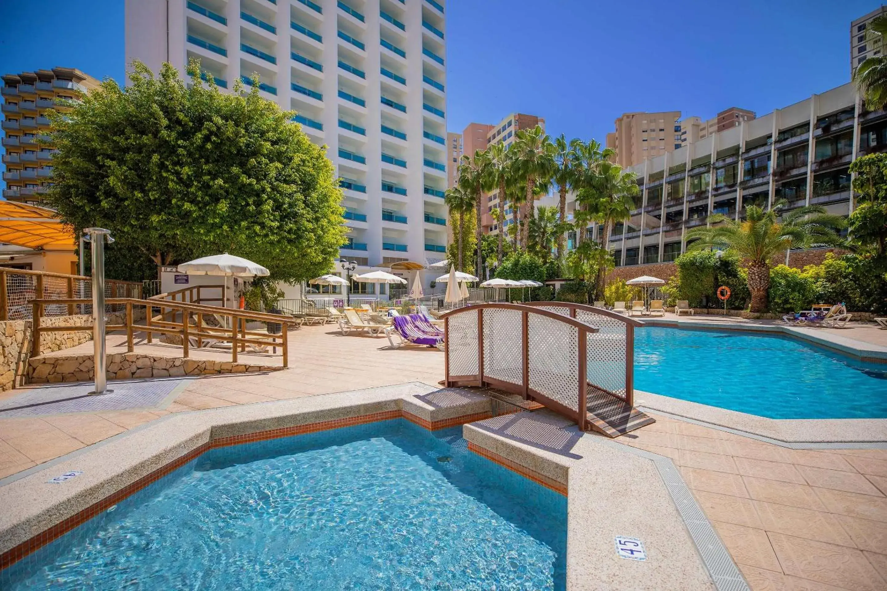 Swimming pool in Hotel Servigroup Castilla Swimming pool in Hotel Servigroup Castilla