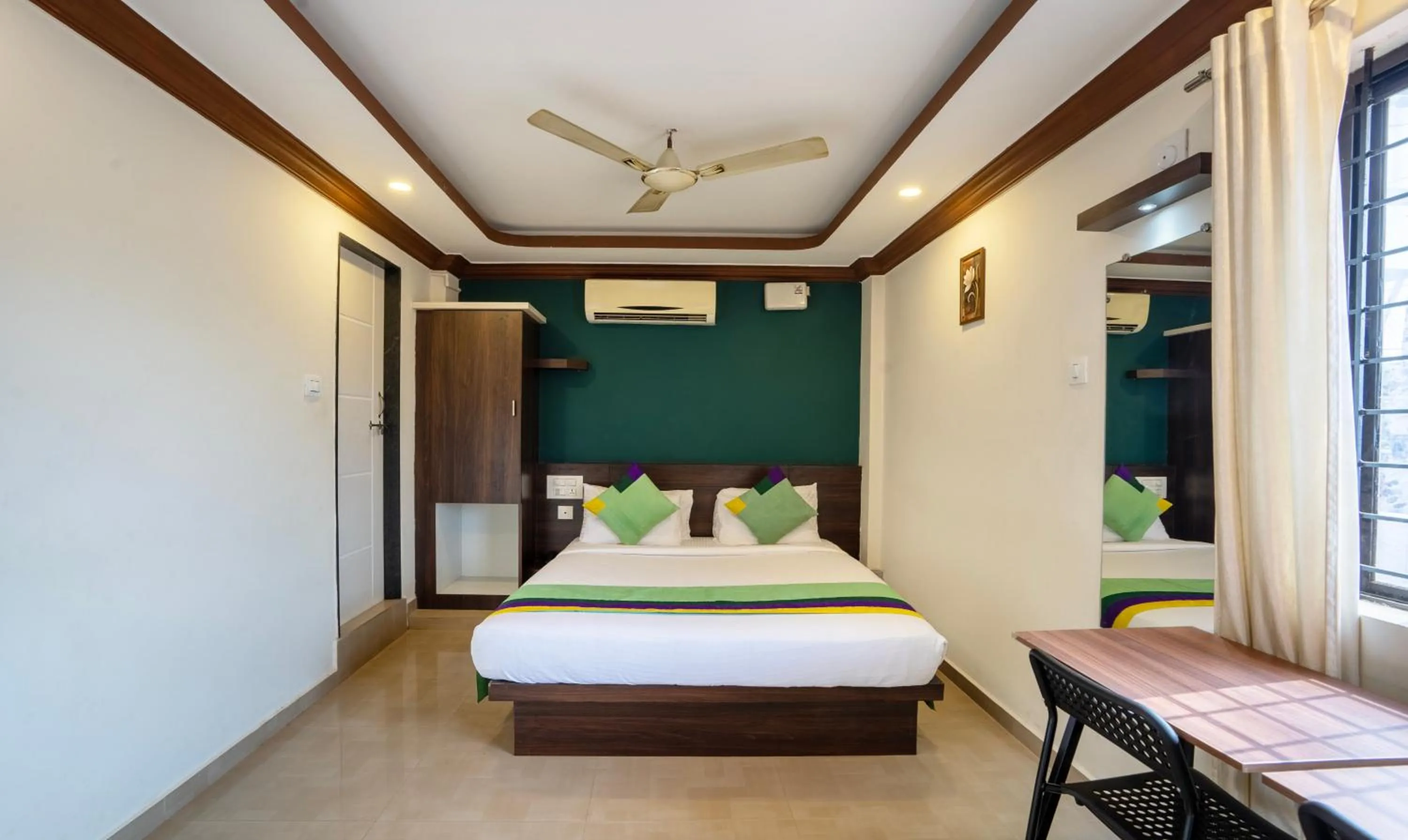 Bedroom, Bed in Itsy Hotels Vijaya Residency