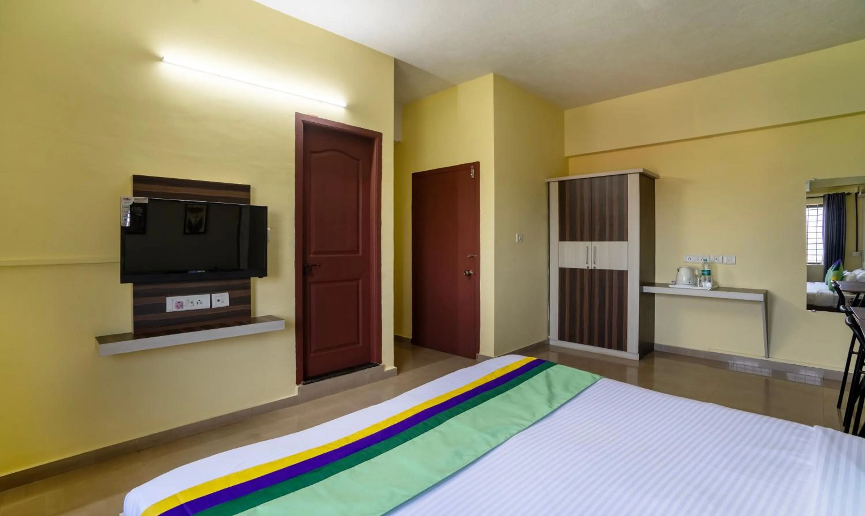 Bedroom, Bed in Itsy Hotels Vijaya Residency
