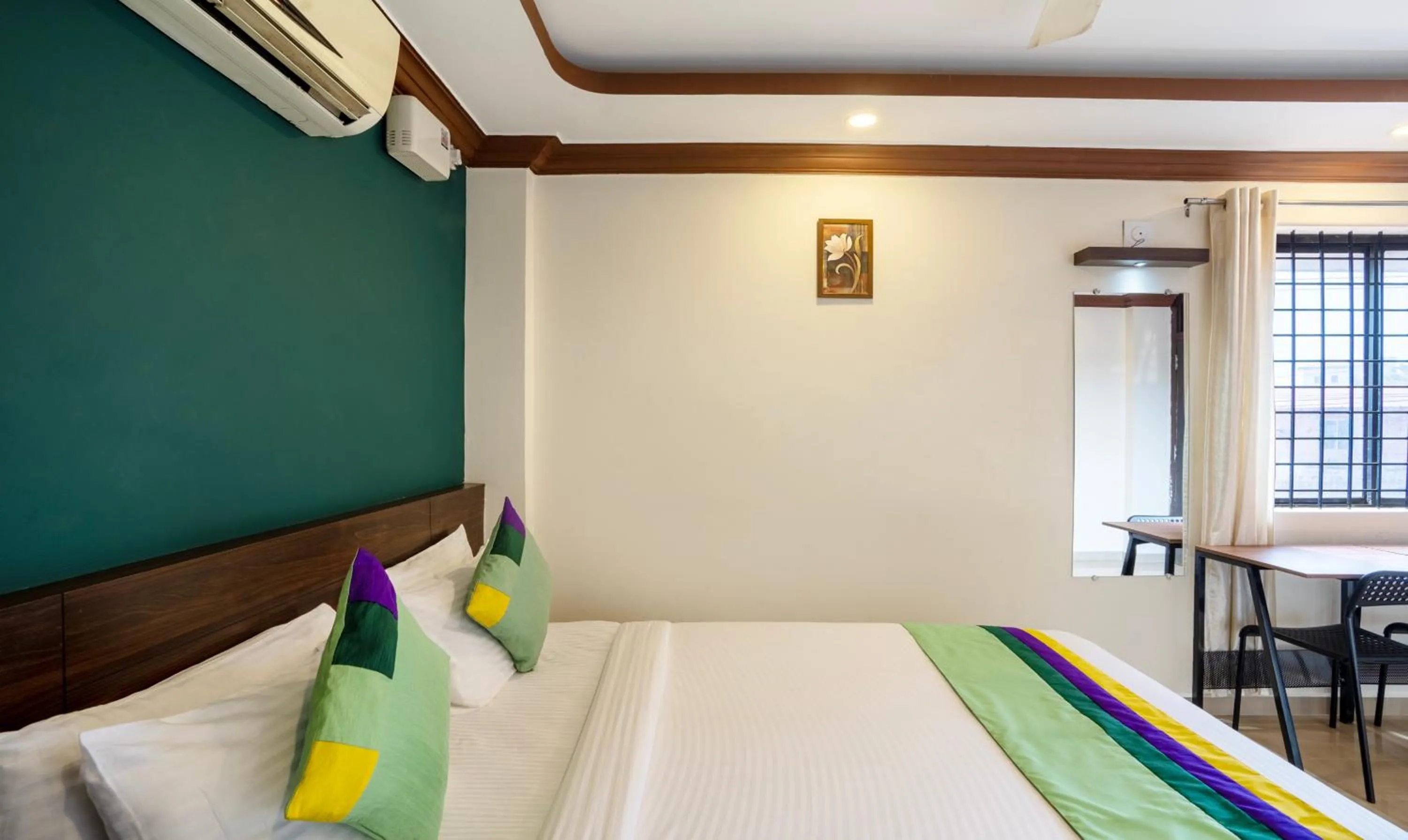 Bedroom, Bed in Itsy Hotels Vijaya Residency
