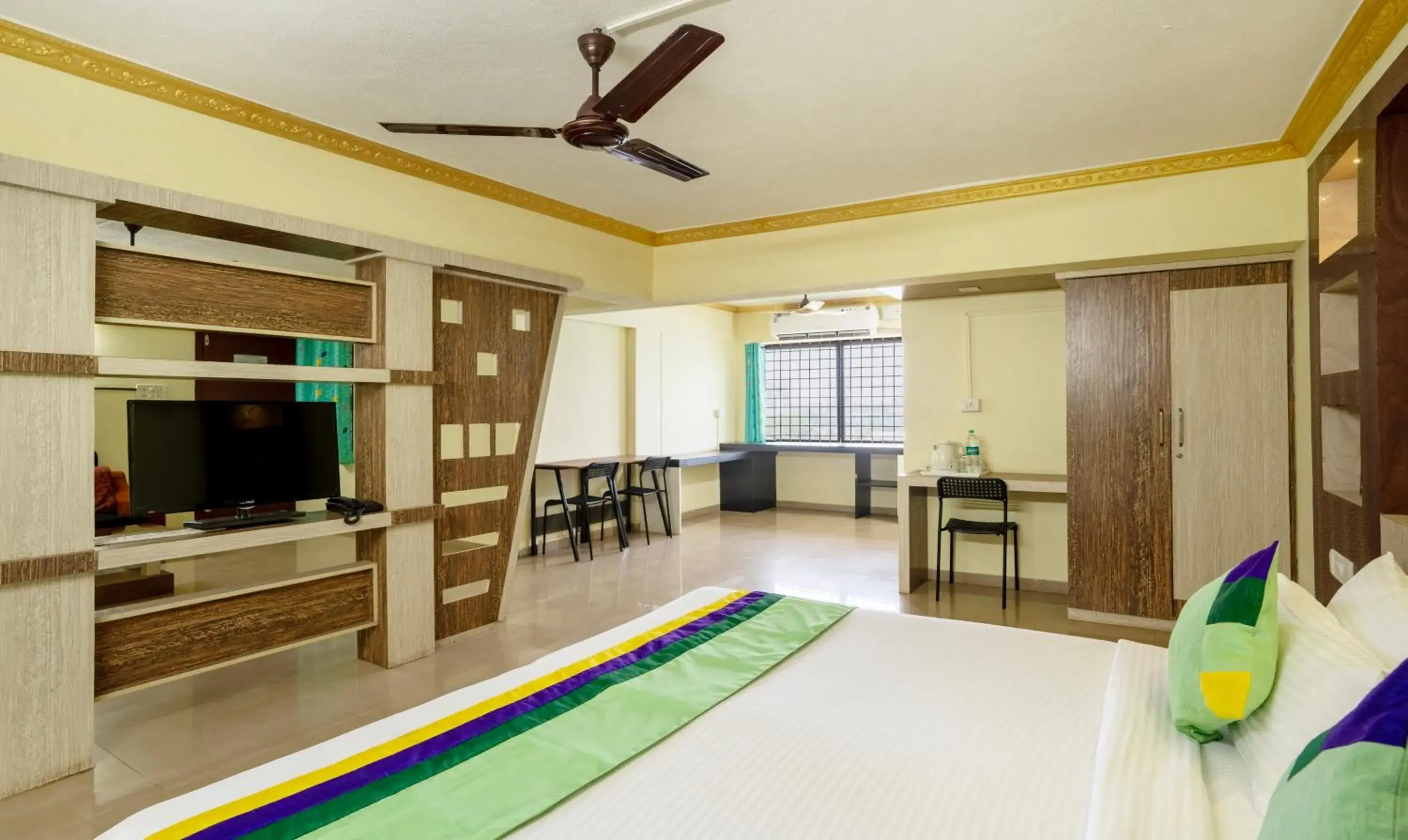 Bed in Itsy Hotels Vijaya Residency Bed in Itsy Hotels Vijaya Residency