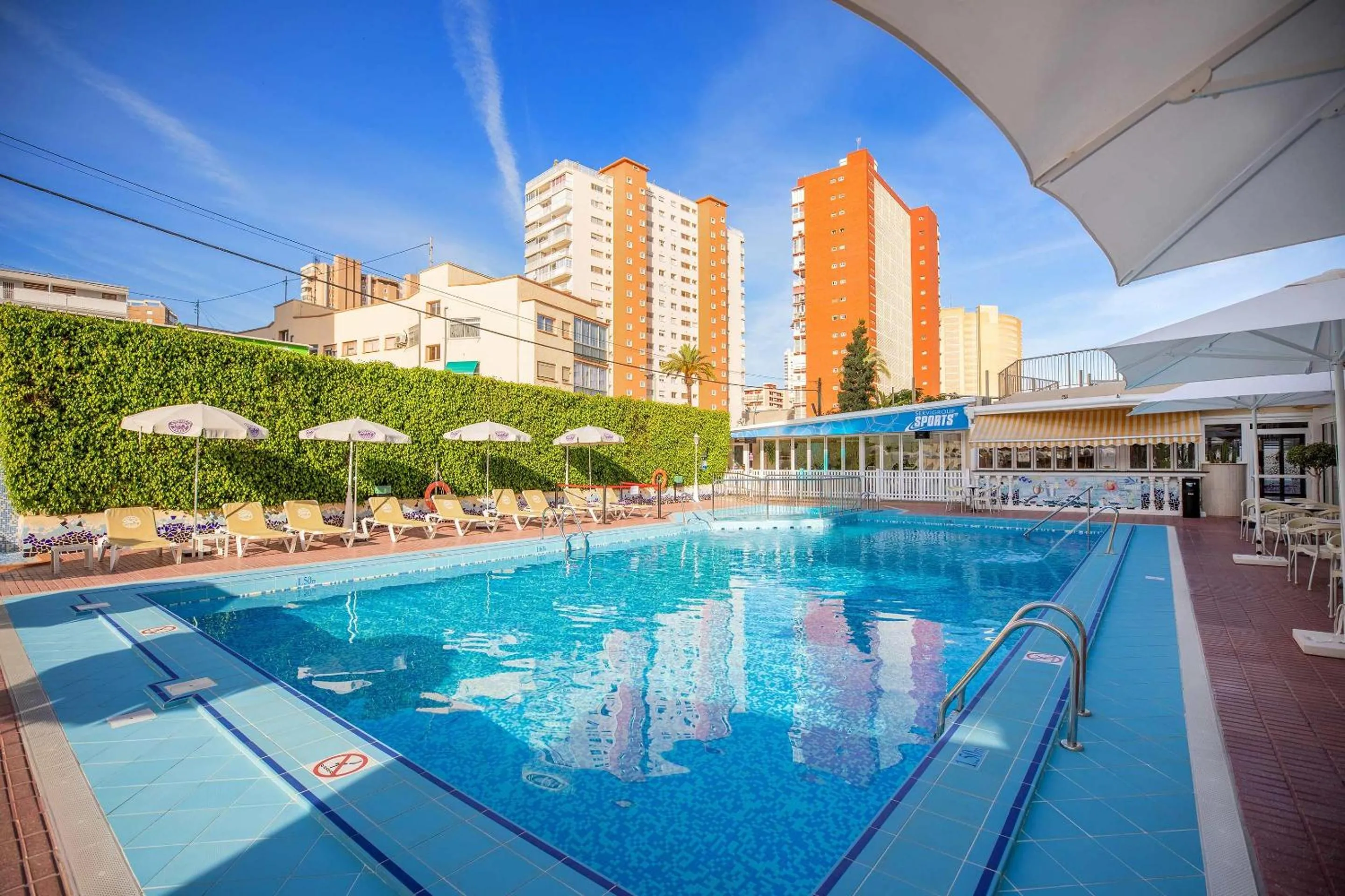 Swimming pool in Hotel Servigroup Nereo