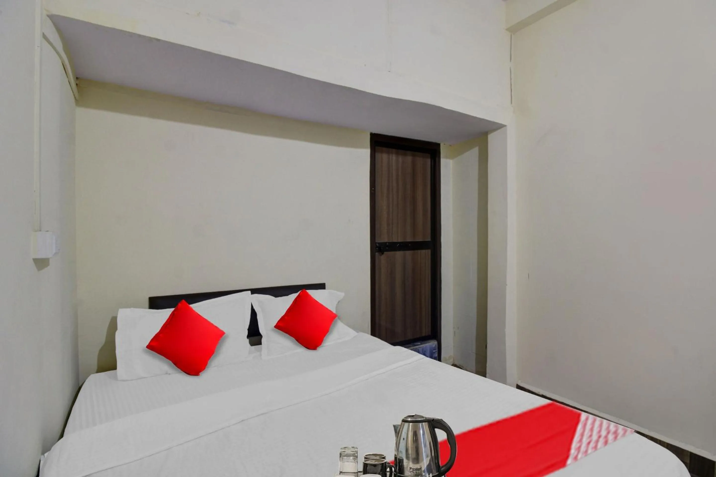 Bedroom, Bed in Hotel O Mr