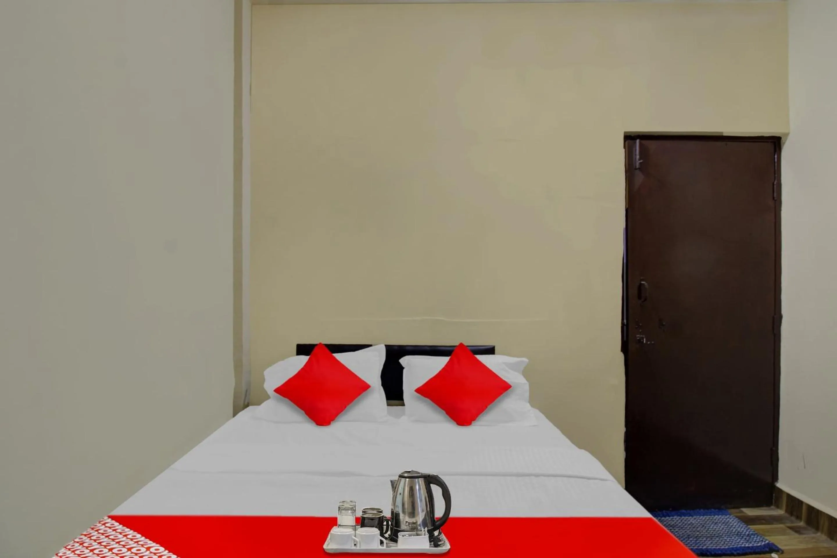 Bedroom, Bed in Hotel O Mr