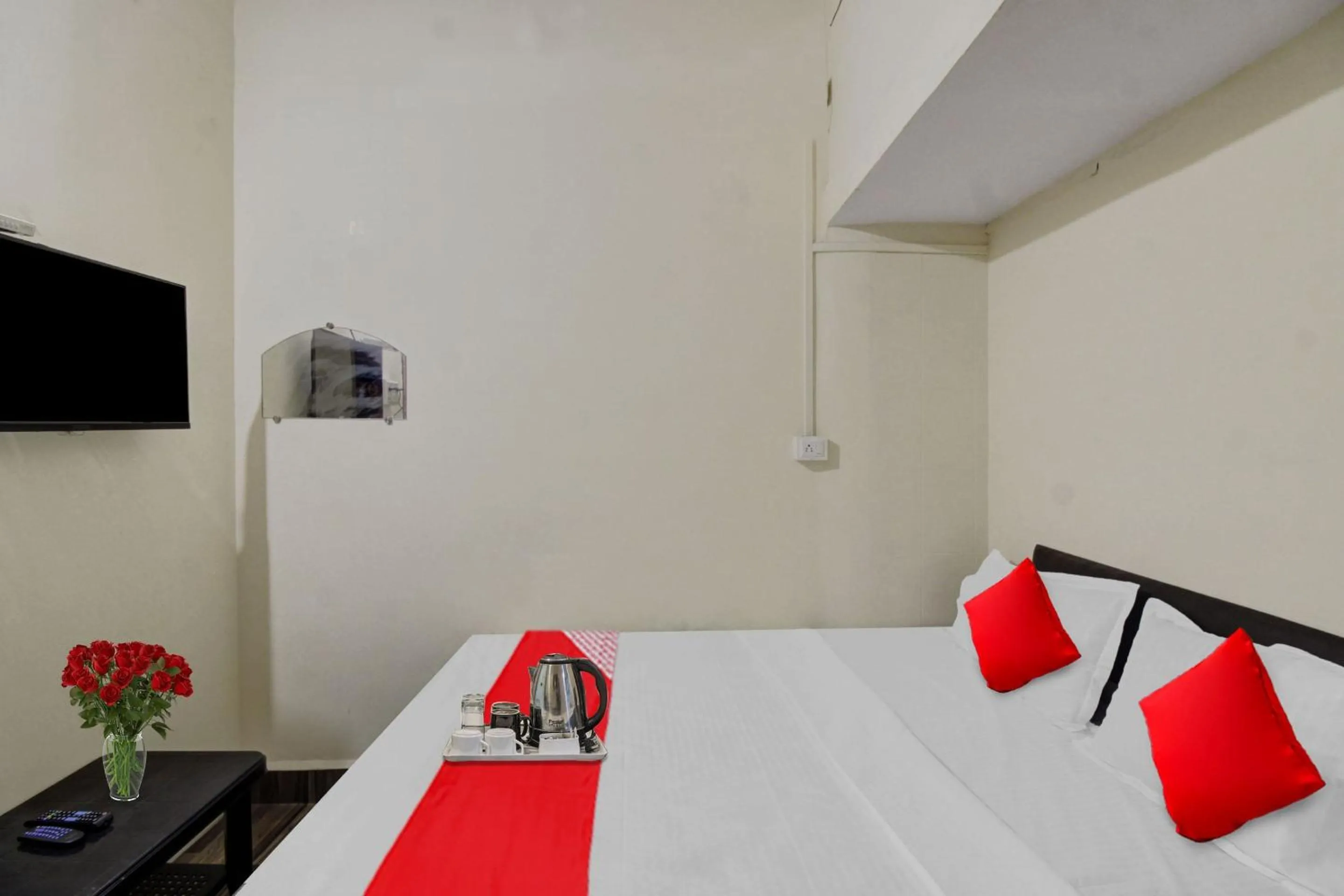 Bedroom, Bed in Hotel O Mr