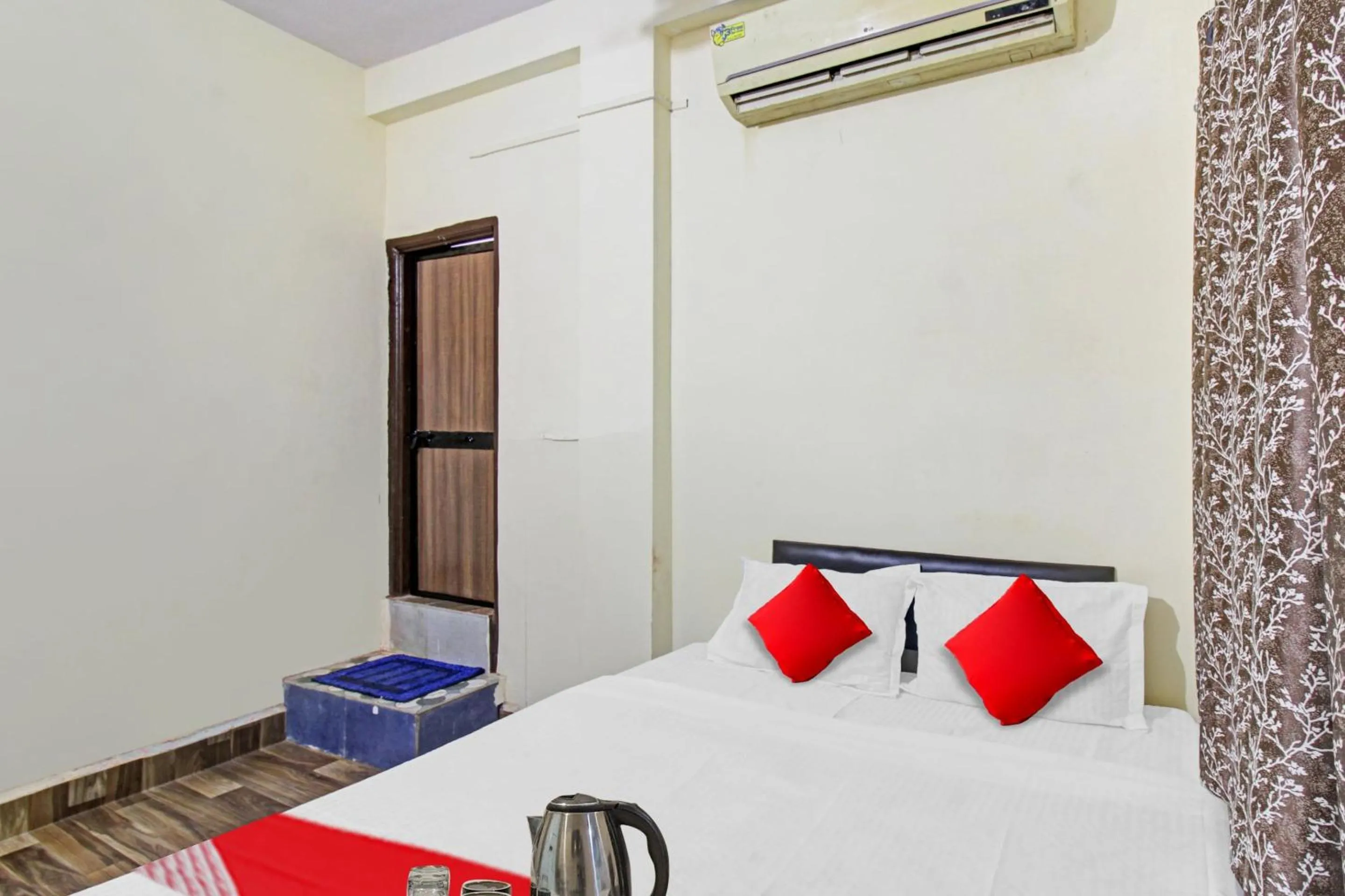 Bedroom, Bed in Hotel O Mr