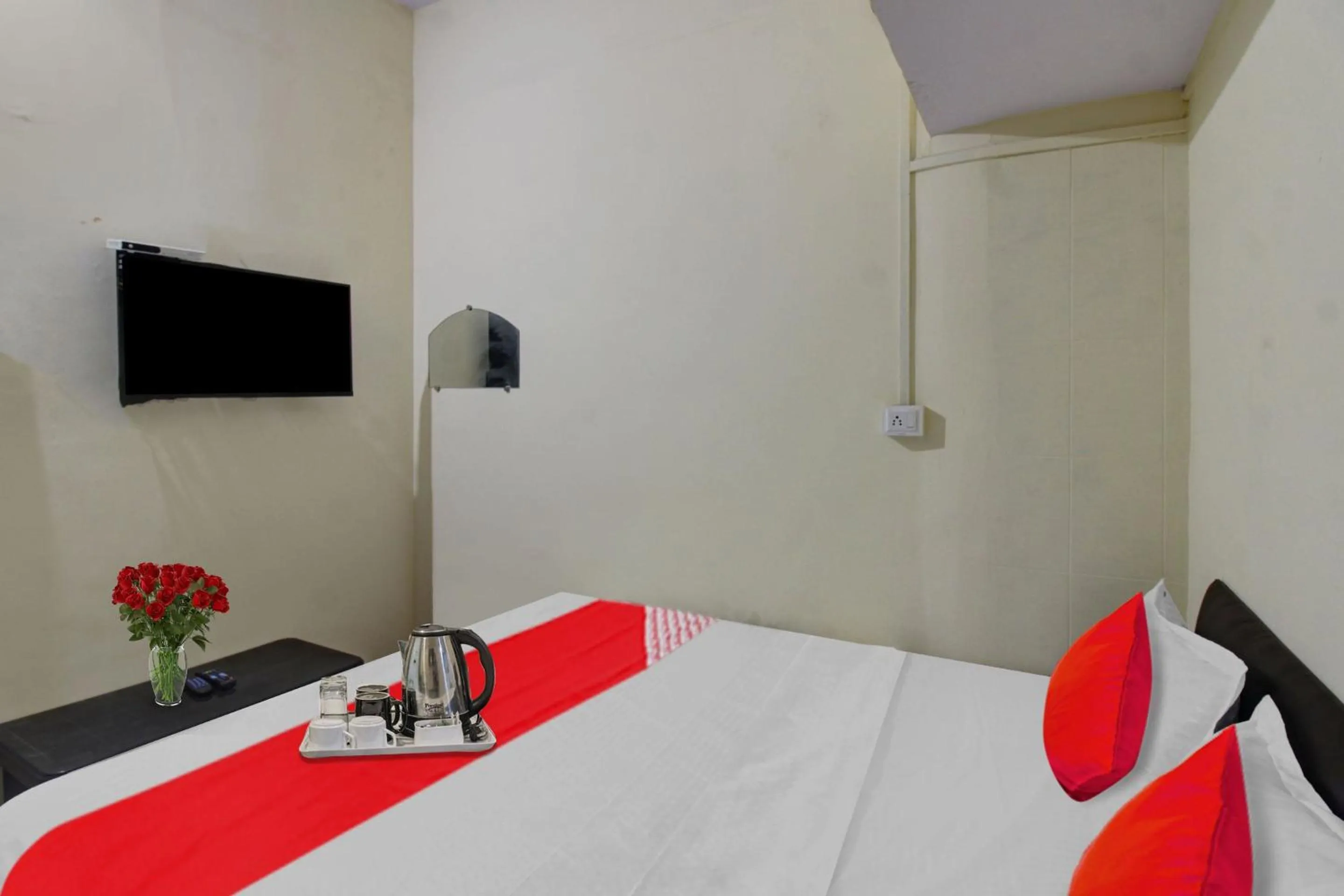 Bedroom, Bed in Hotel O Mr