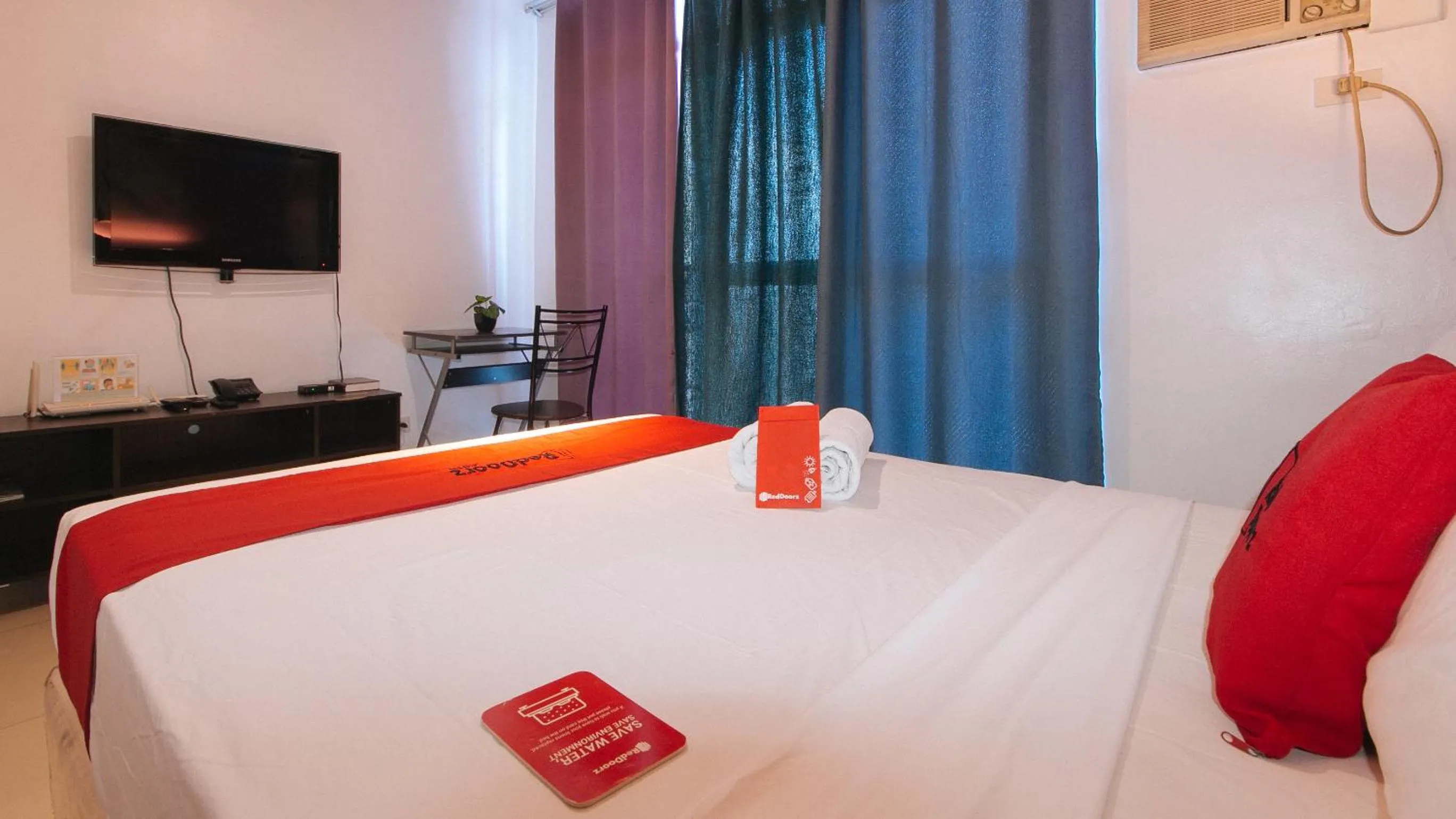 Bed in RedDoorz @ Melbourne Suites Makati