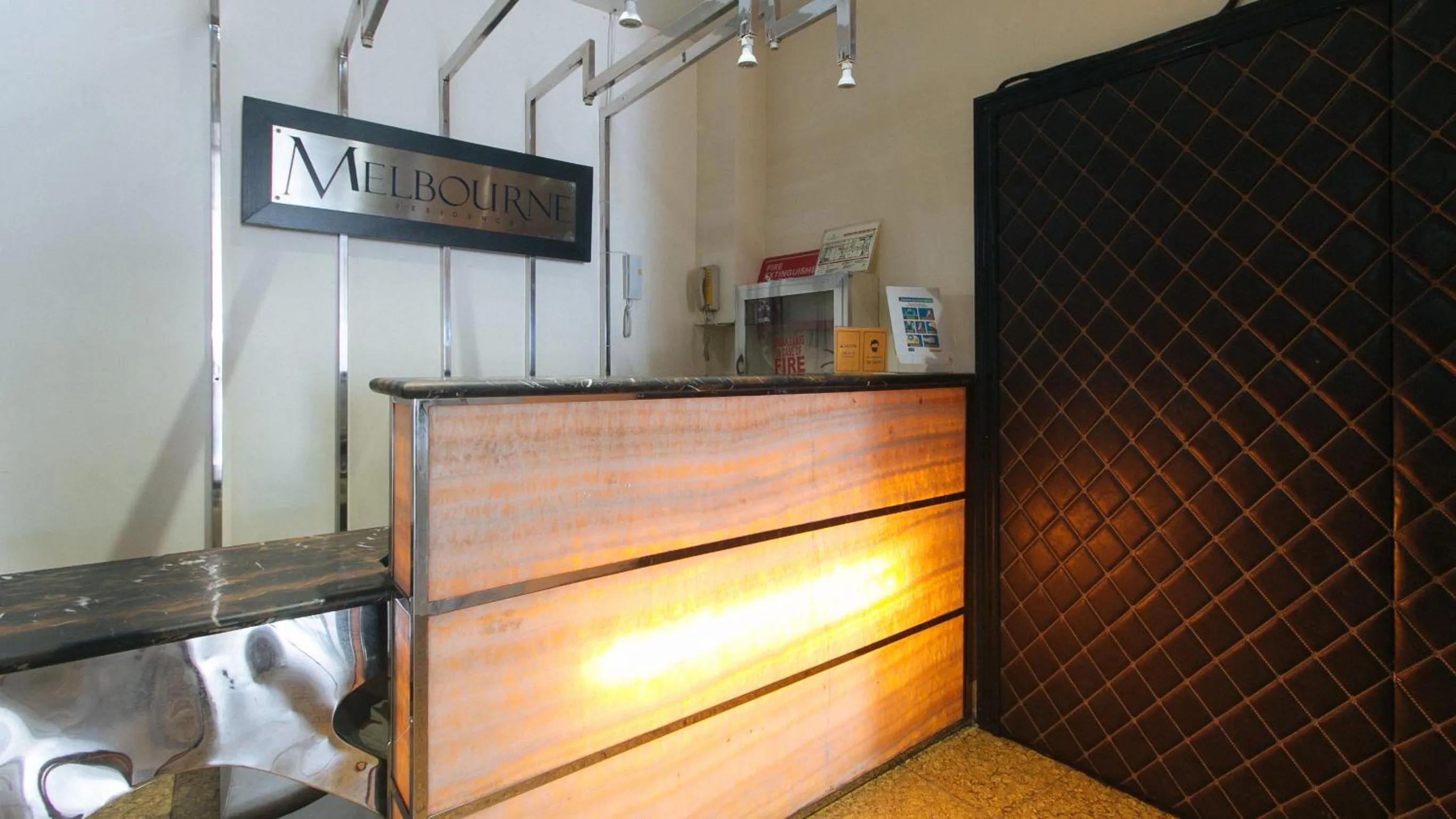 Lobby or reception in RedDoorz @ Melbourne Suites Makati