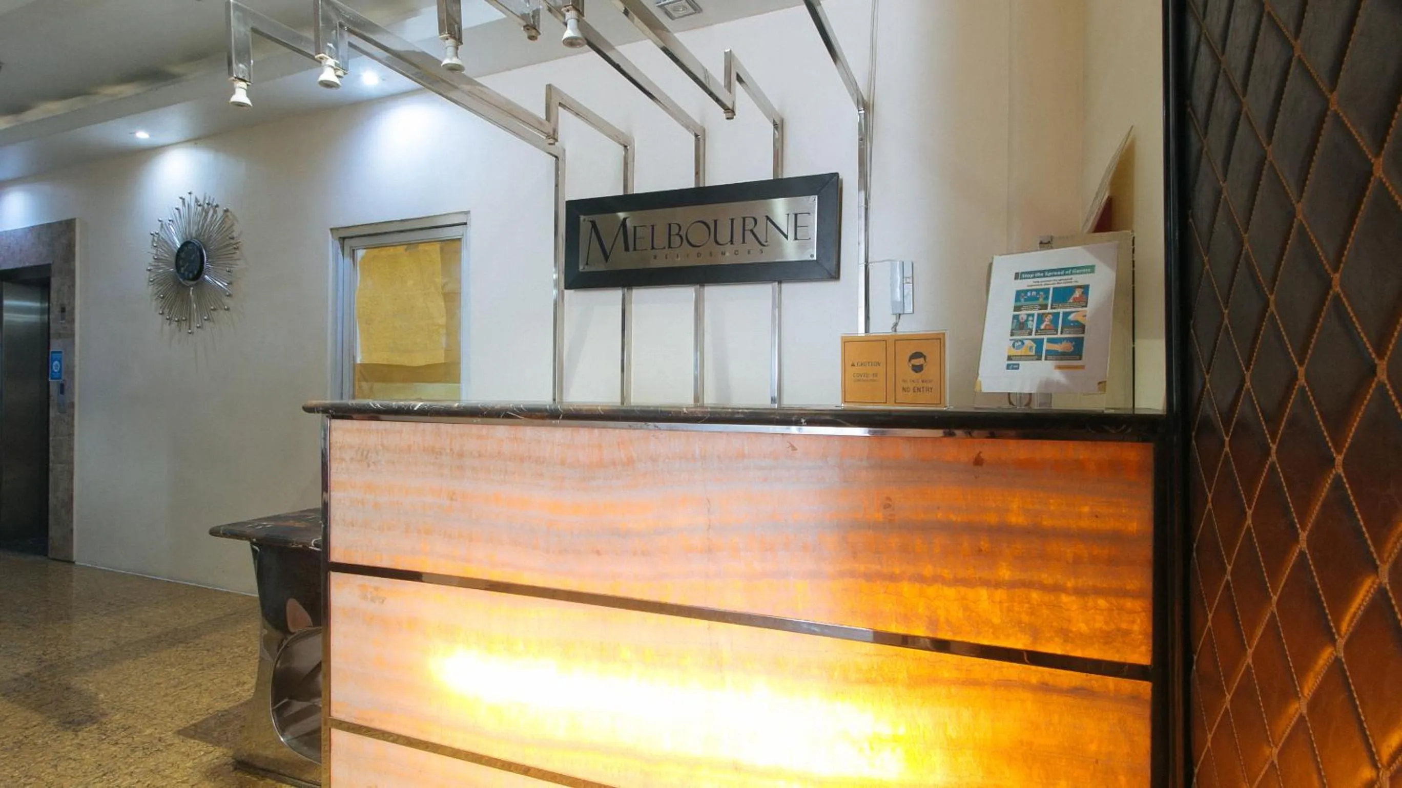 Lobby or reception in RedDoorz @ Melbourne Suites Makati