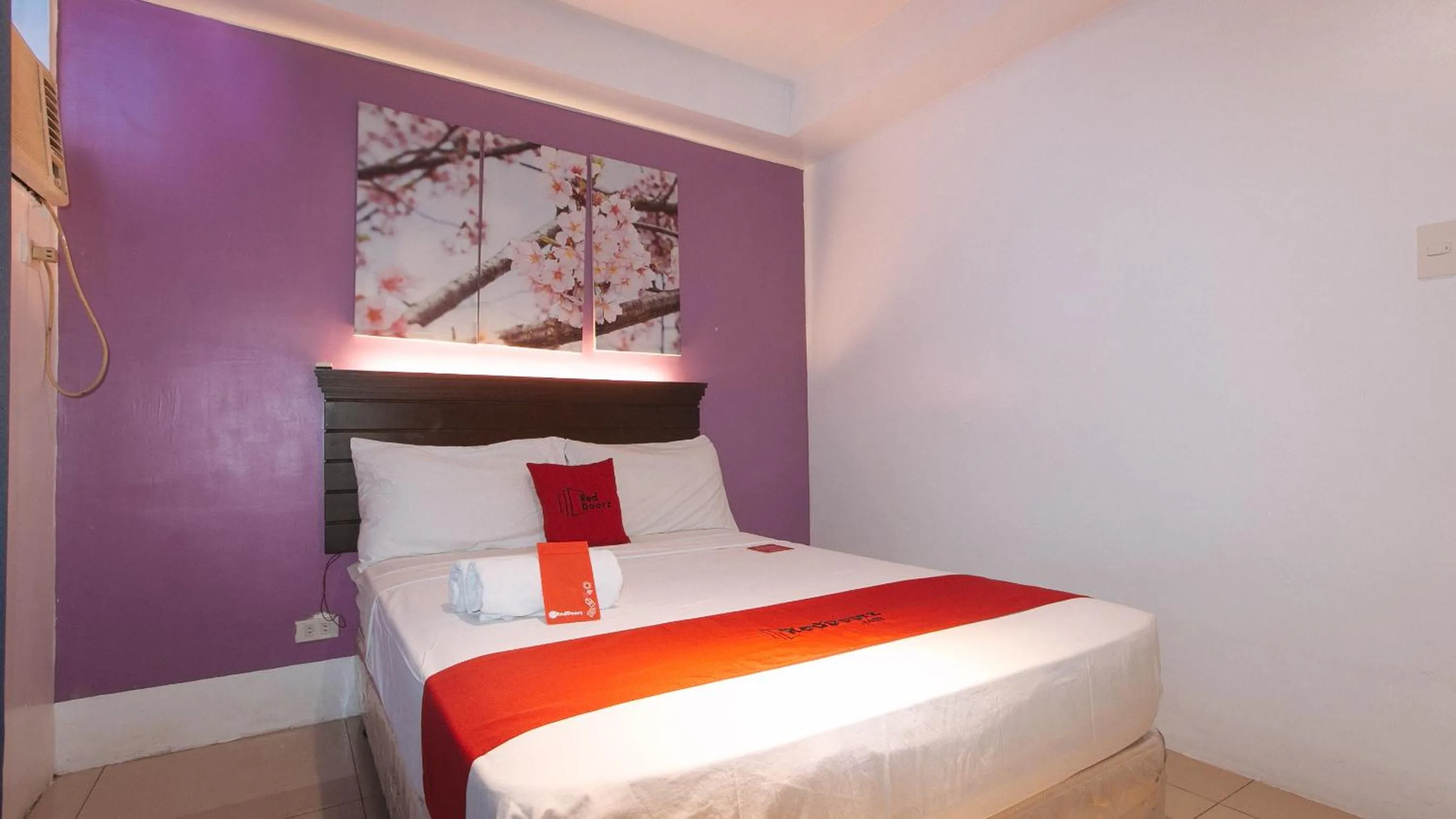 Bed in RedDoorz @ Melbourne Suites Makati