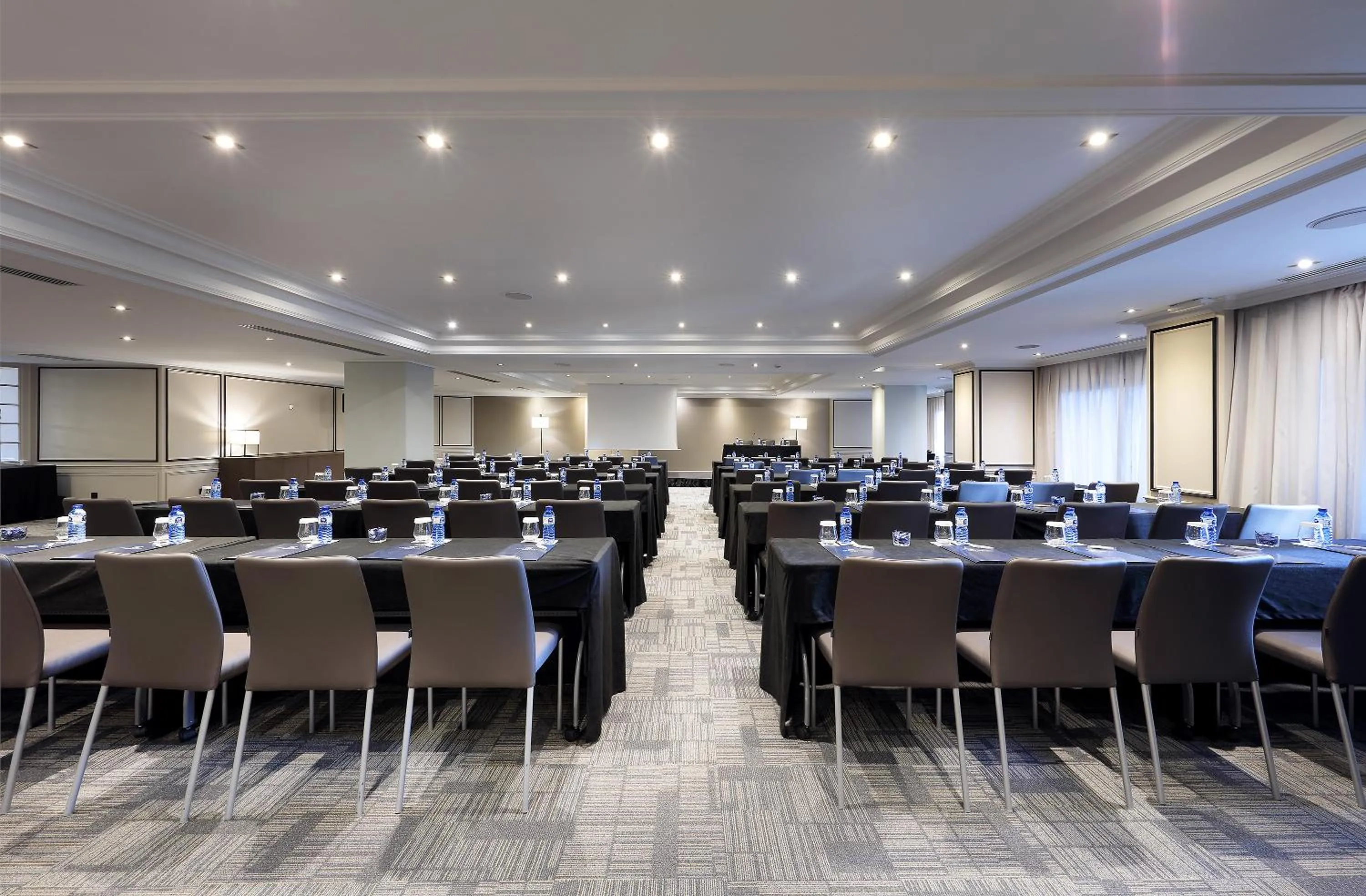 Business facilities in Exe Rey Don Jaime