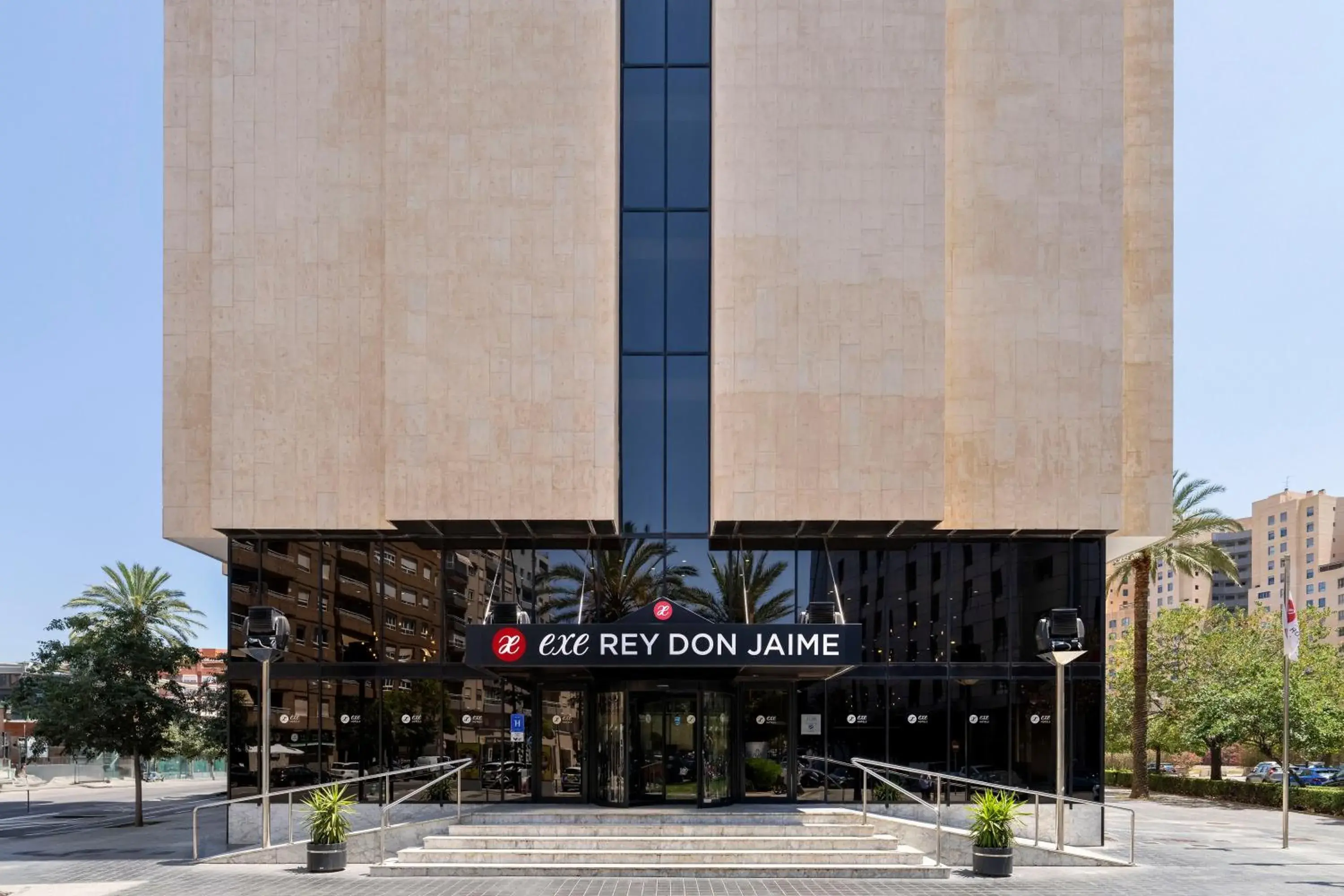 Property building in Exe Rey Don Jaime Property building in Exe Rey Don Jaime