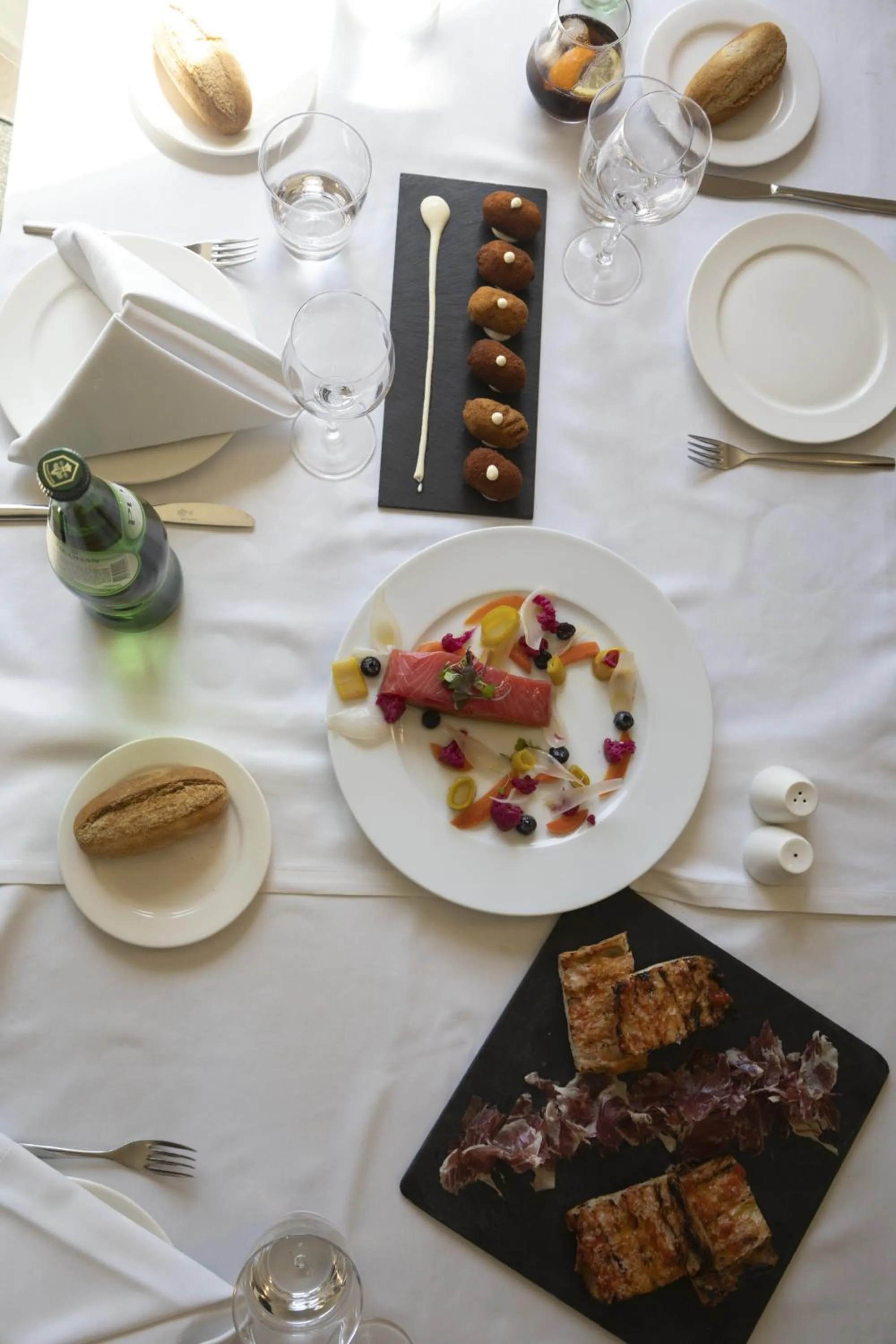 Restaurant/places to eat in Best Western Premier CMC Girona