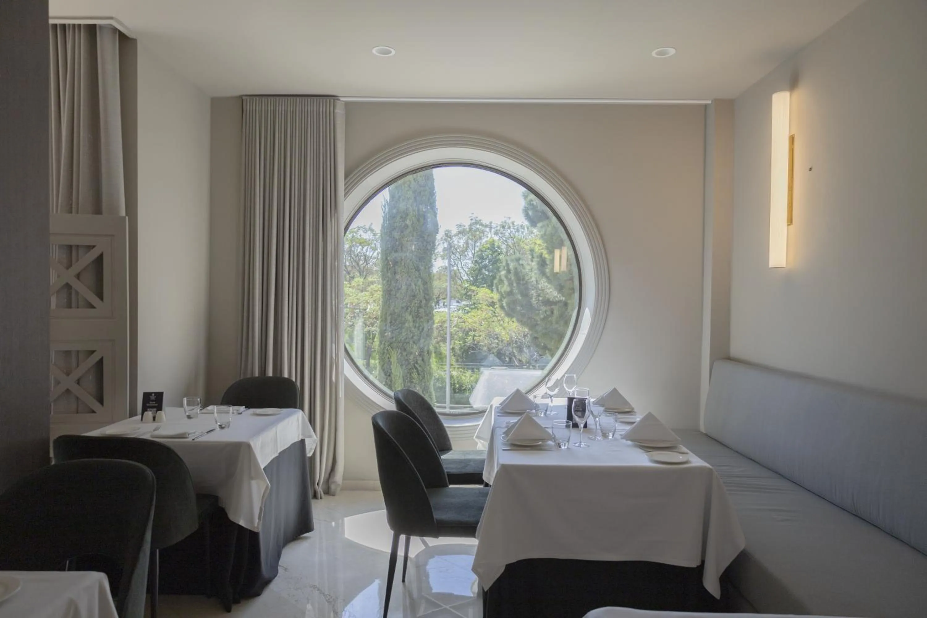 Restaurant/places to eat in Best Western Premier CMC Girona