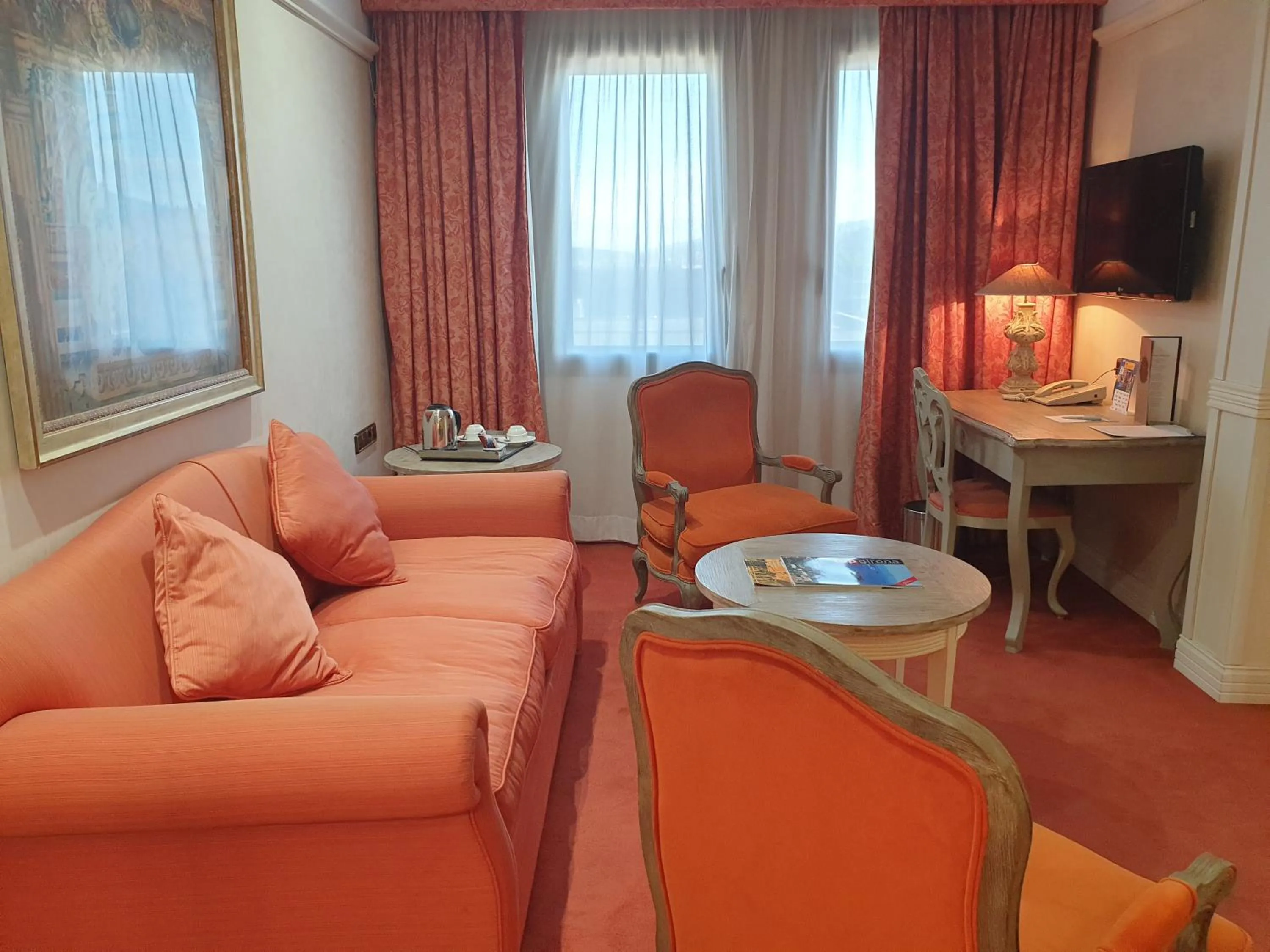 Living room in Best Western Premier CMC Girona